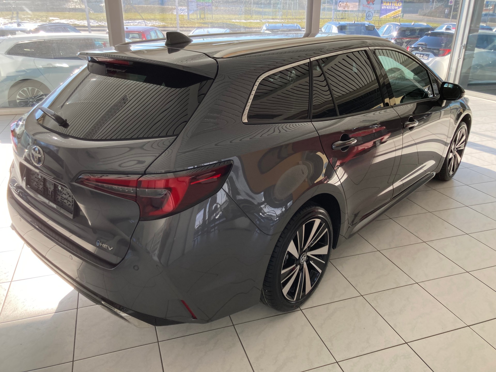 TOYOTA Corolla Touring Sports 1.8 HSD Trend e-CVT-image-4