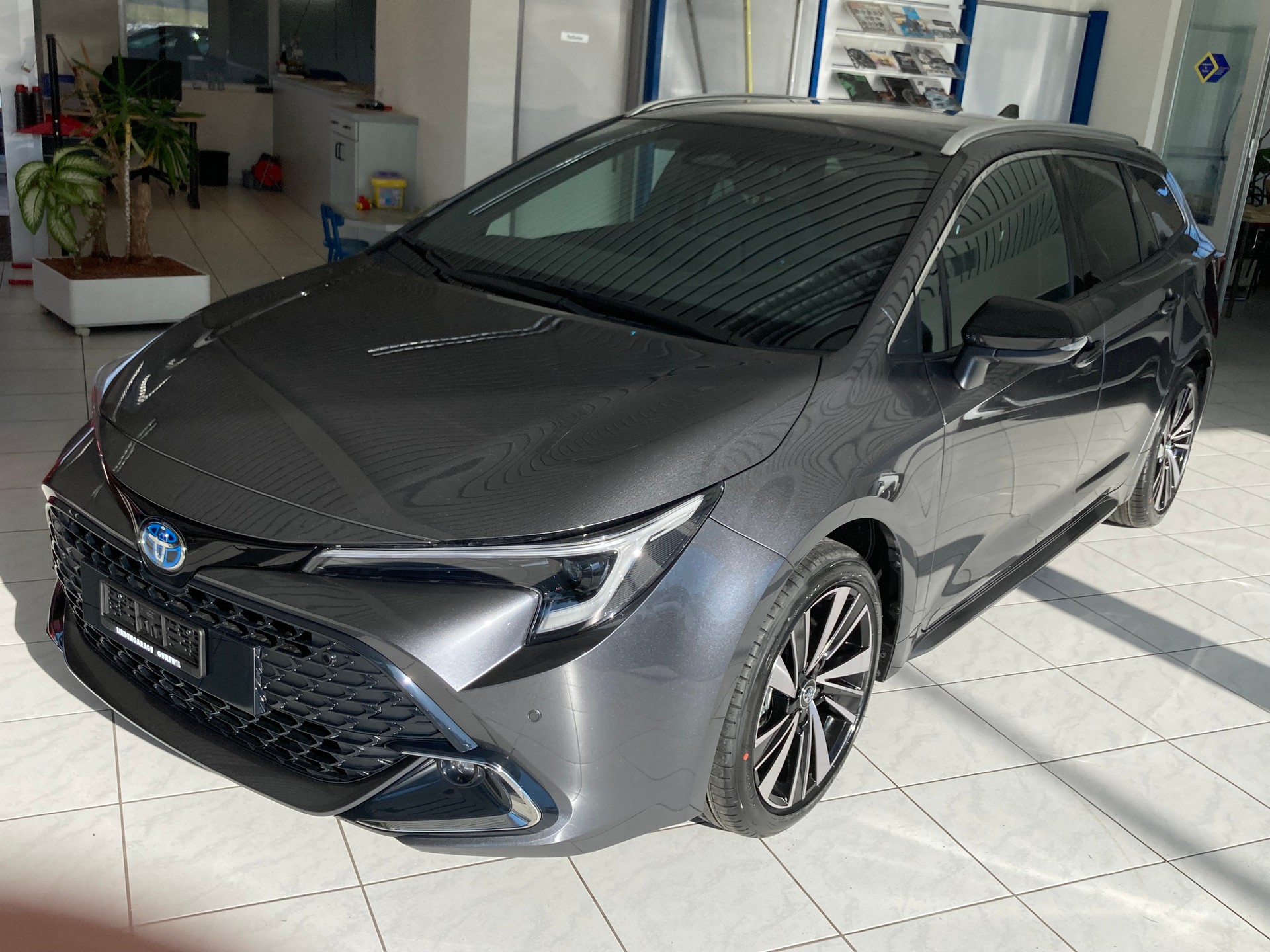 TOYOTA Corolla Touring Sports 1.8 HSD Trend e-CVT-image-0