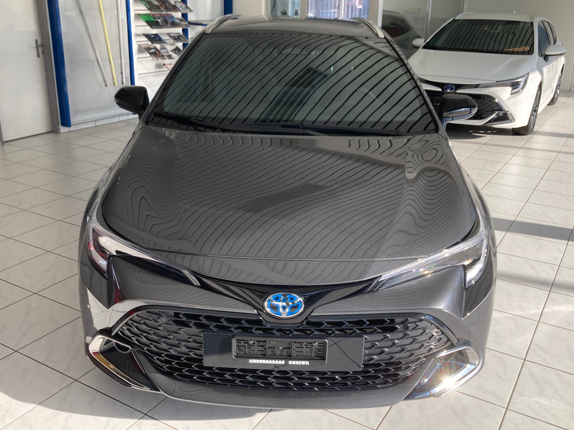 TOYOTA Corolla Touring Sports 1.8 HSD Trend e-CVT-image-1