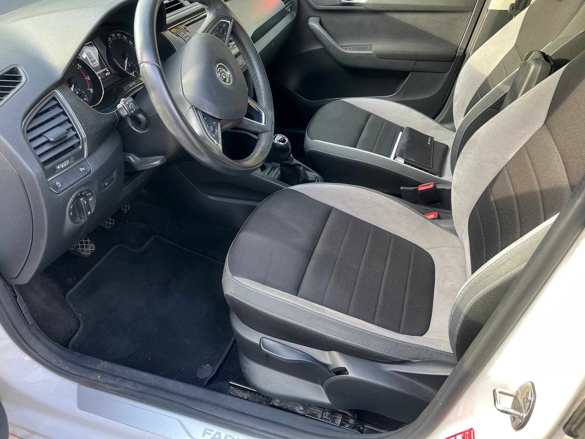 SKODA Fabia 1.2 TSI Ambition-image-5