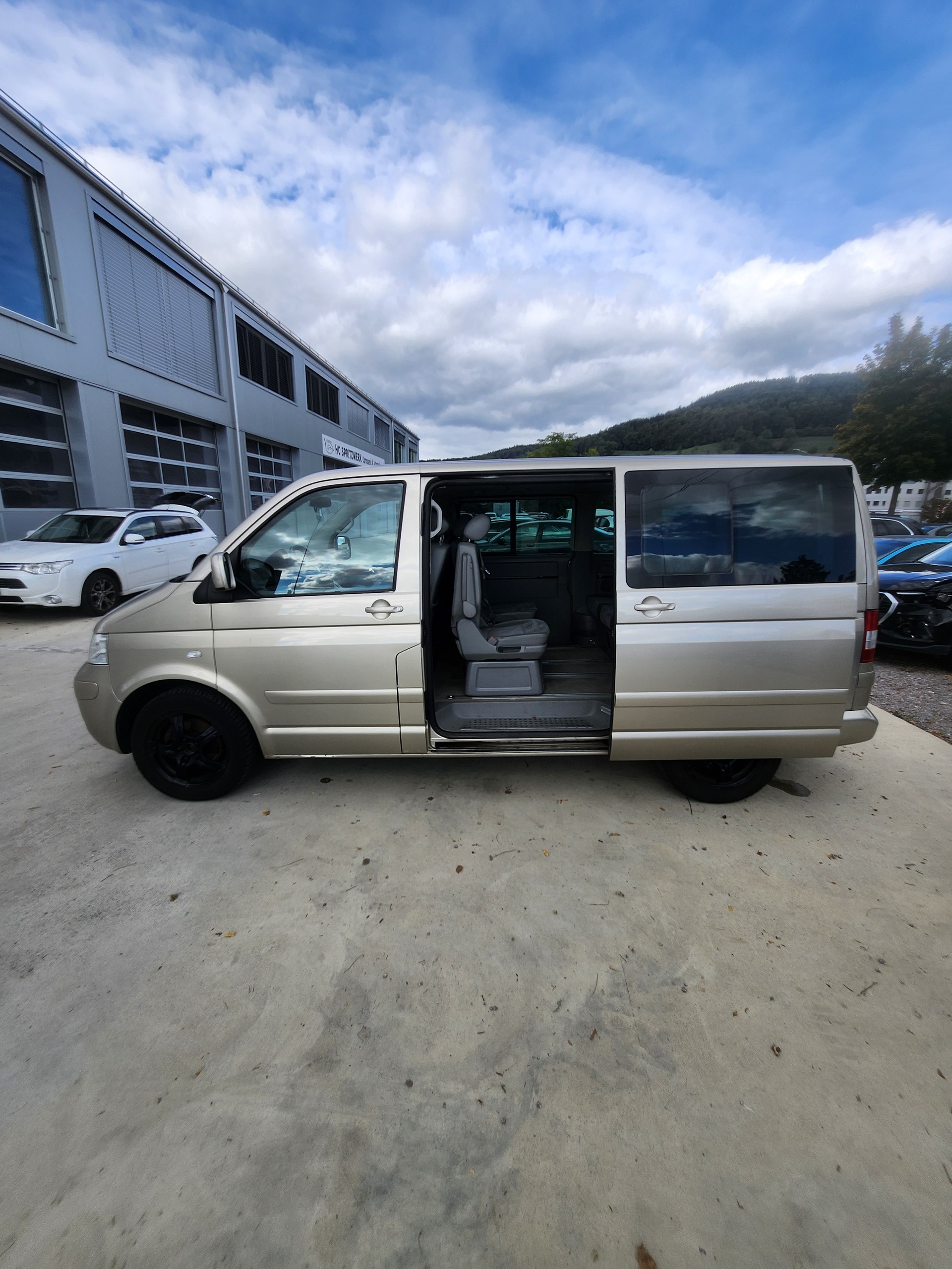 VW T5 Multivan Highline 2.5 TDI-image-8
