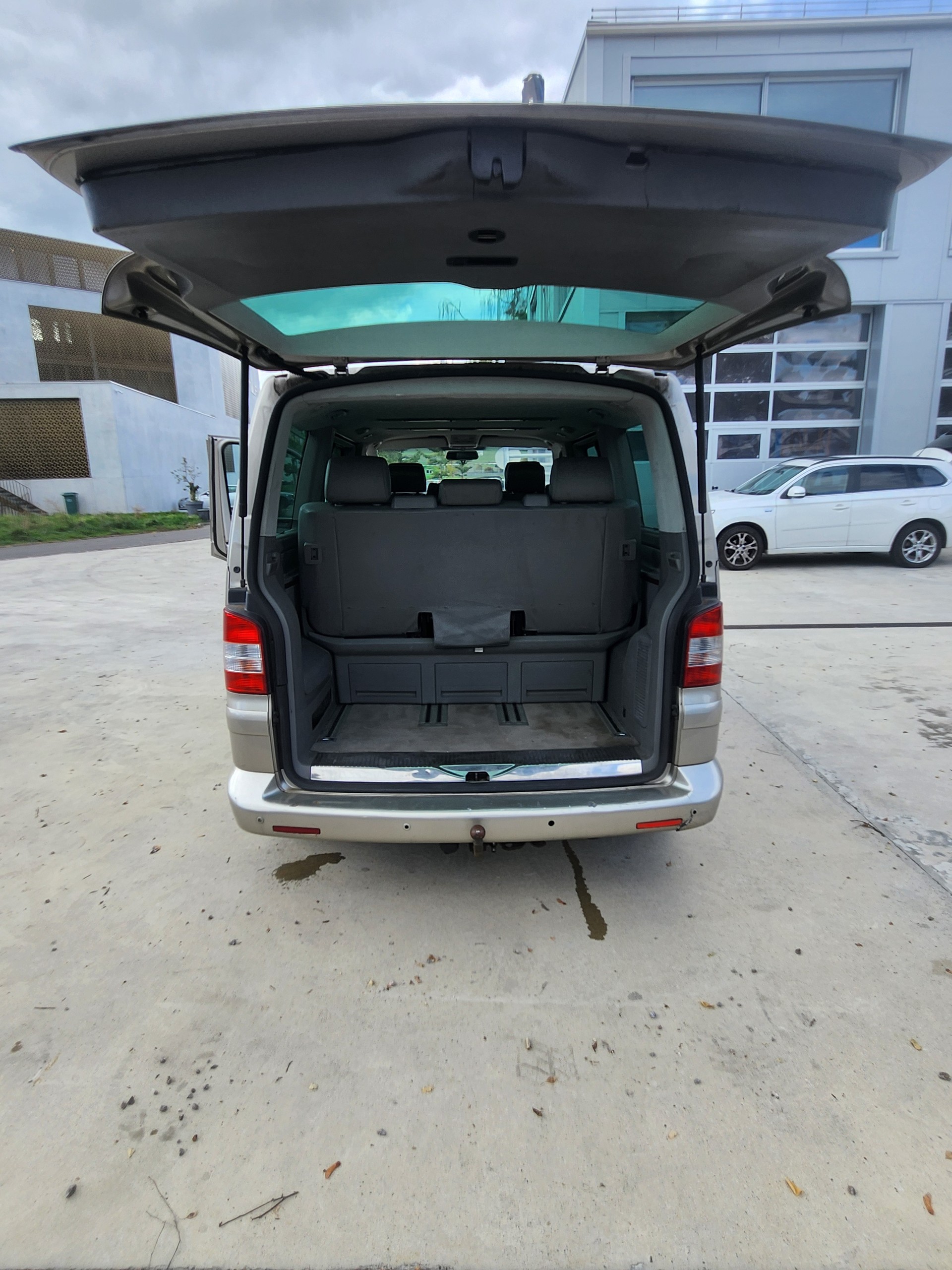 VW T5 Multivan Highline 2.5 TDI-image-4