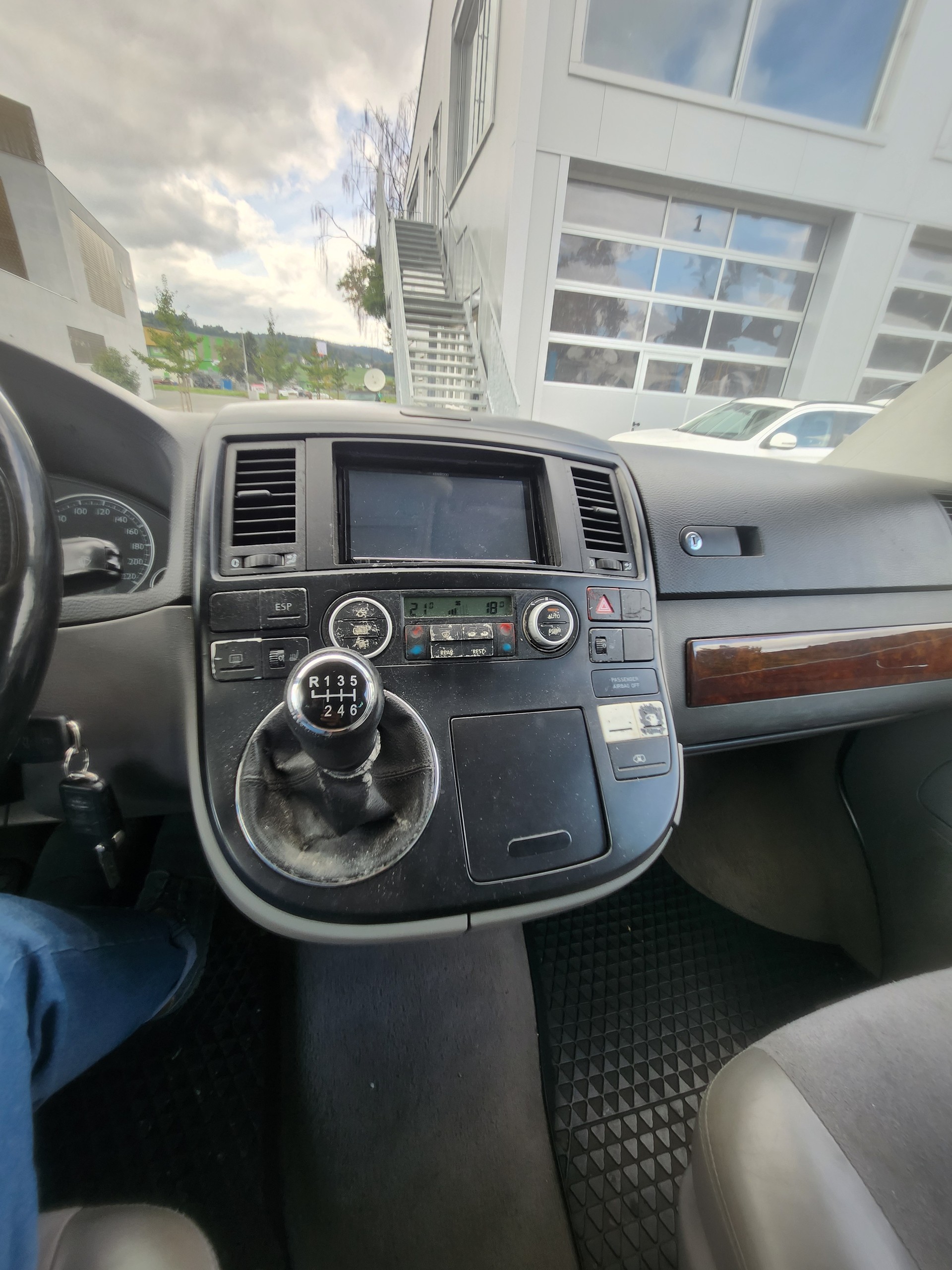 VW T5 Multivan Highline 2.5 TDI-image-14