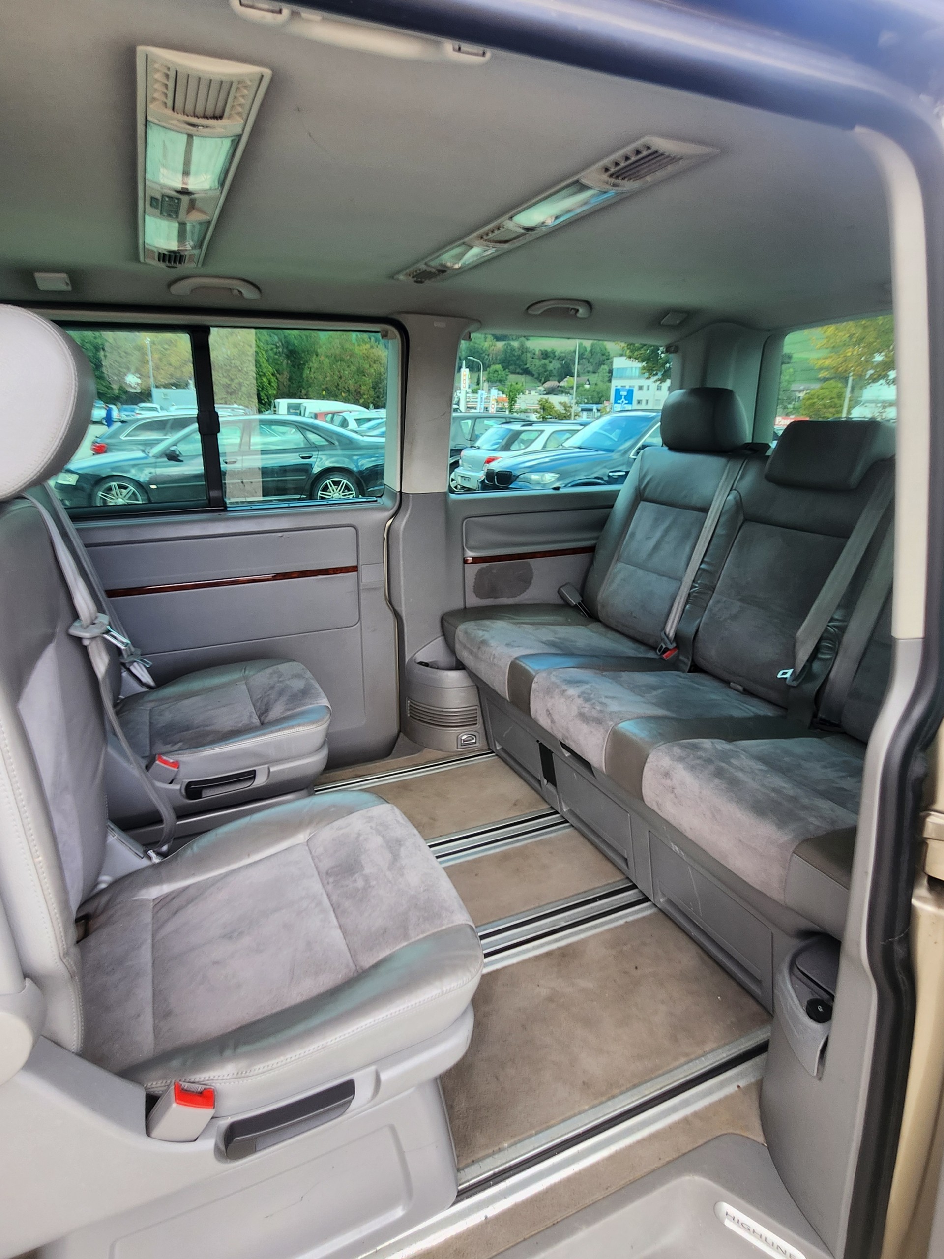 VW T5 Multivan Highline 2.5 TDI-image-9