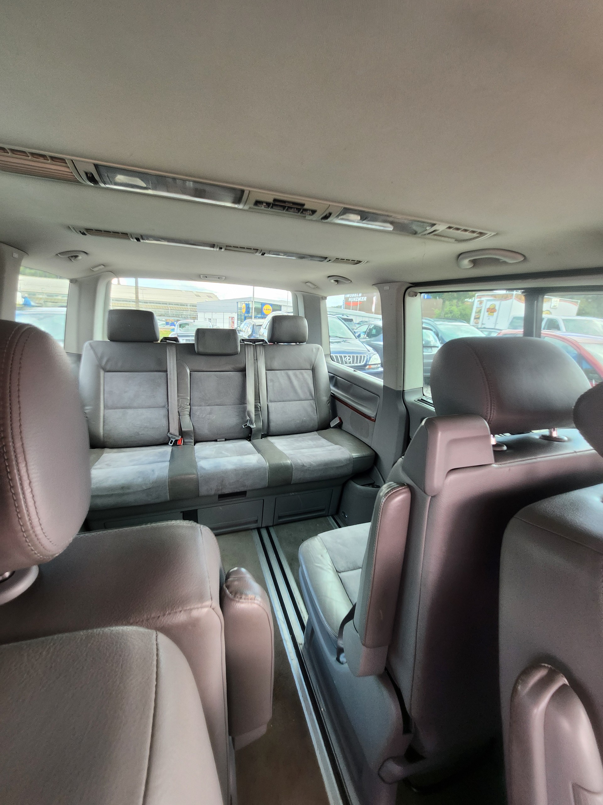 VW T5 Multivan Highline 2.5 TDI-image-15