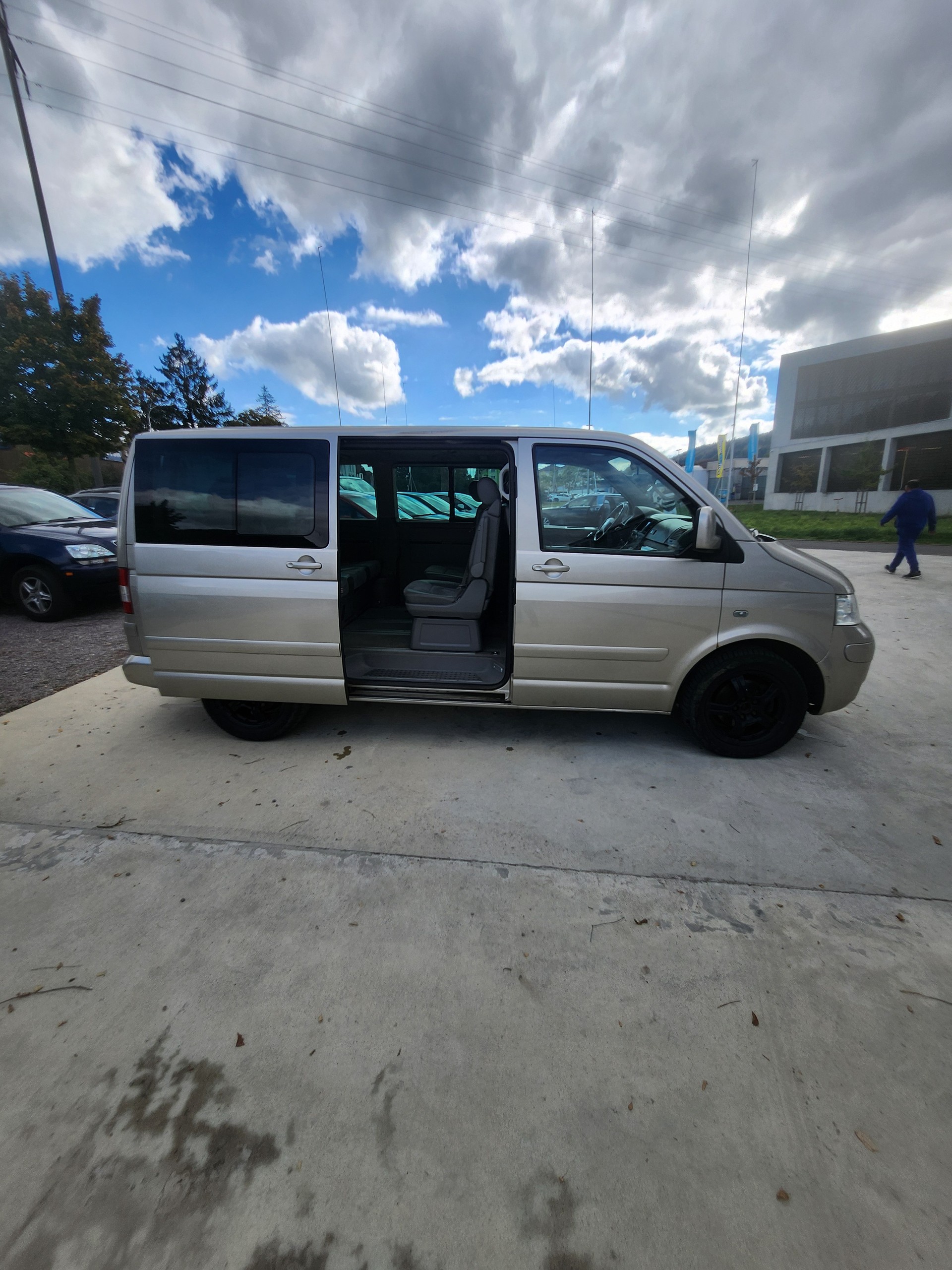 VW T5 Multivan Highline 2.5 TDI-image-7