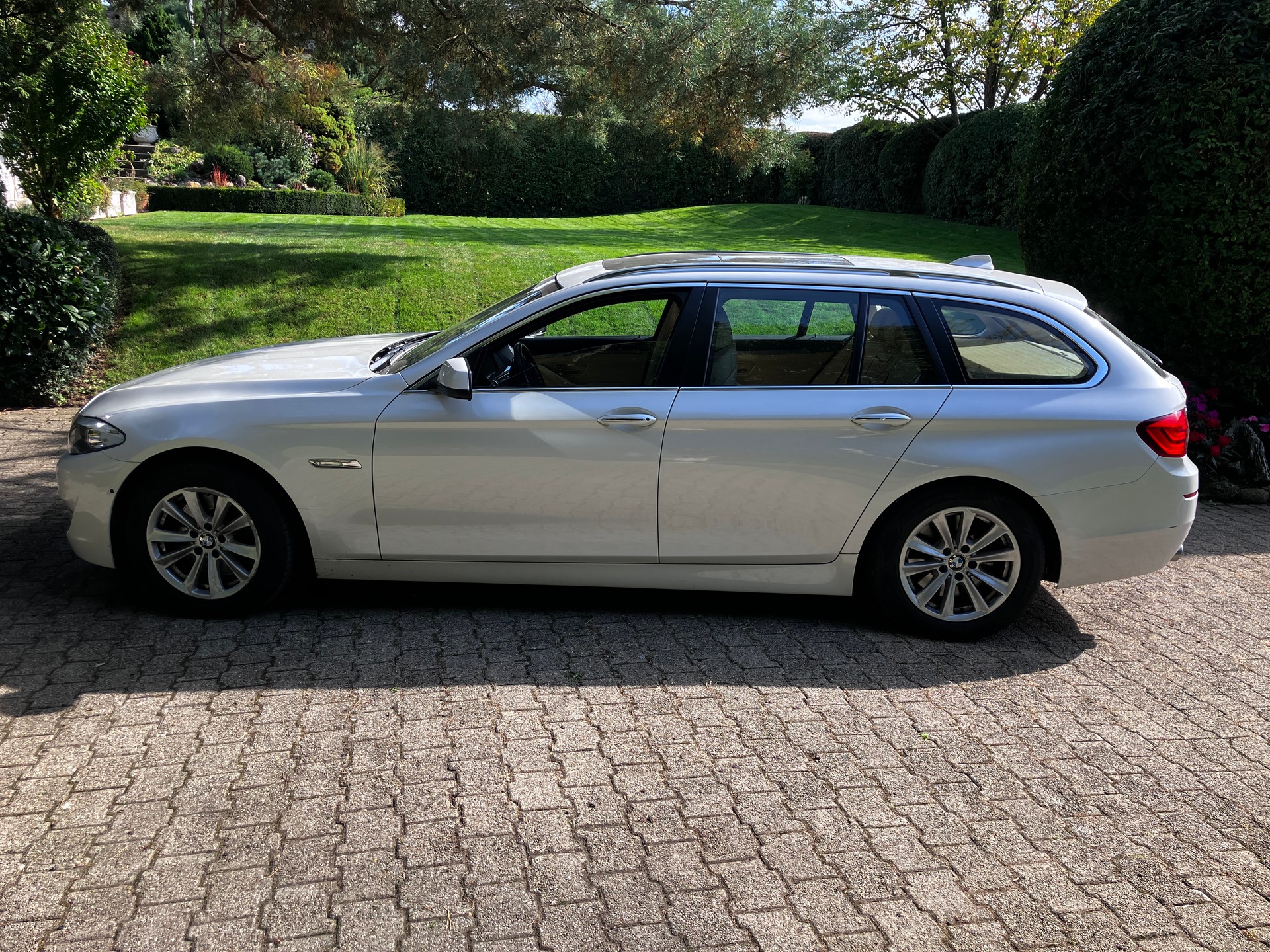 BMW 530d xDrive-image-2