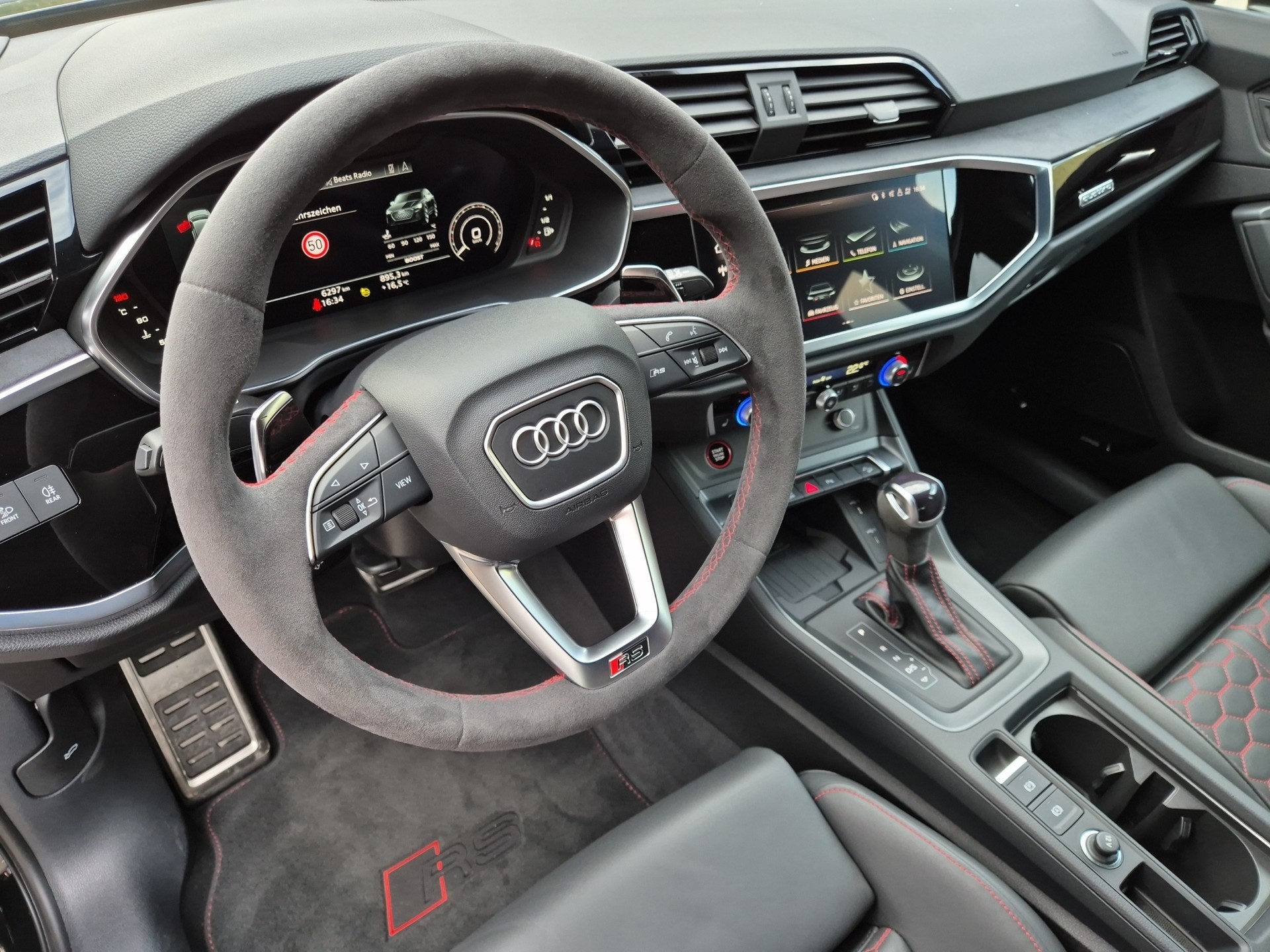 AUDI RS Q3 Sportback quattro S tronic-image-8