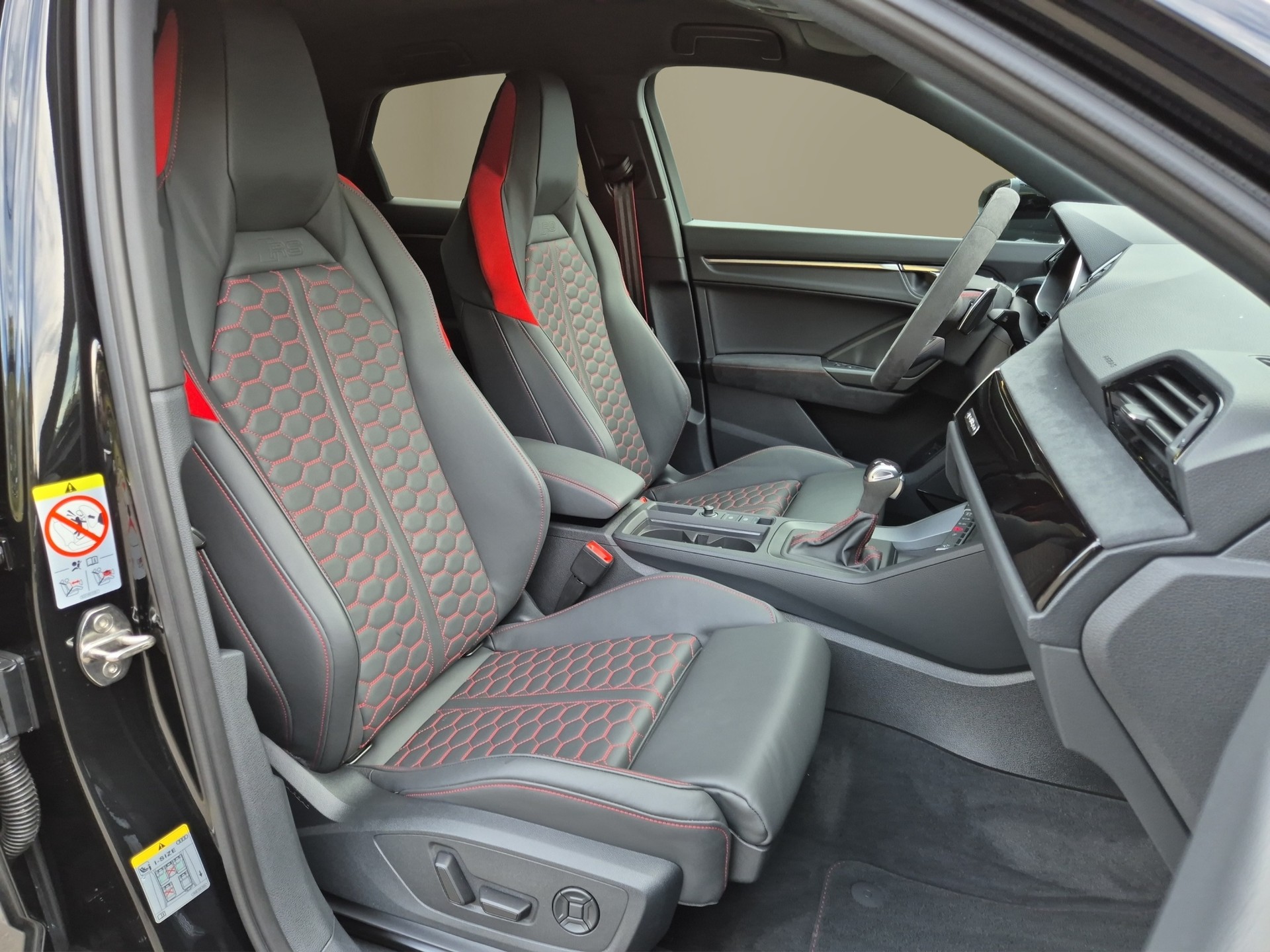 AUDI RS Q3 Sportback quattro S tronic-image-21