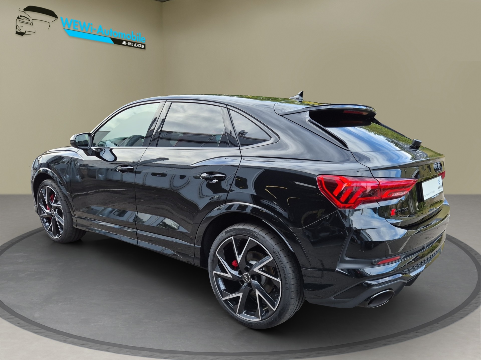 AUDI RS Q3 Sportback quattro S tronic-image-2