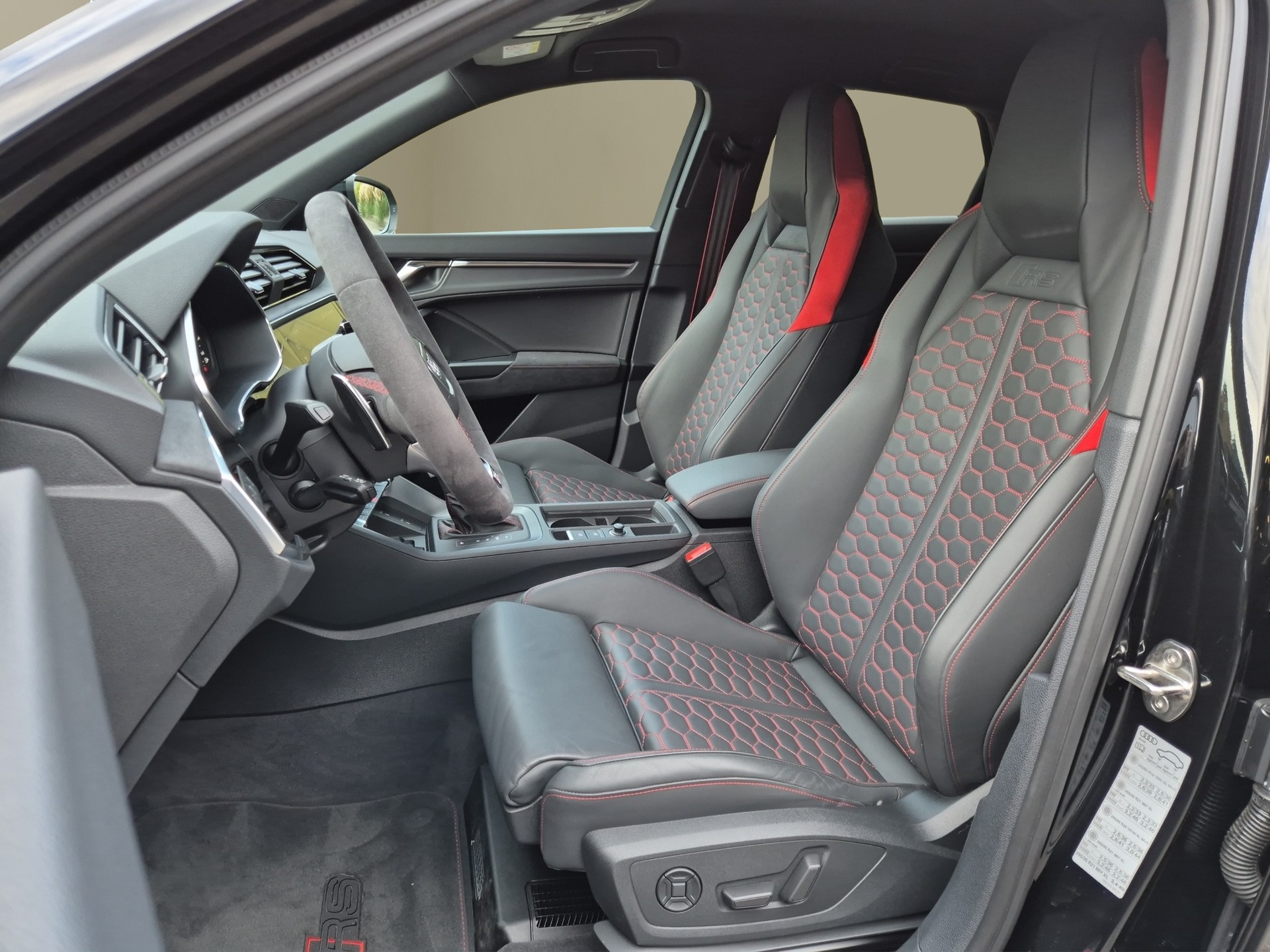 AUDI RS Q3 Sportback quattro S tronic-image-9
