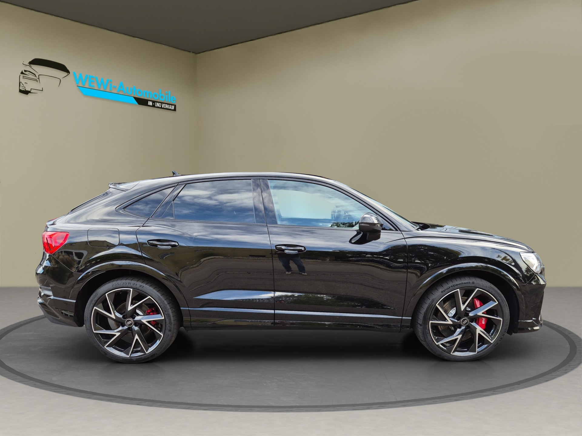 AUDI RS Q3 Sportback quattro S tronic-image-5