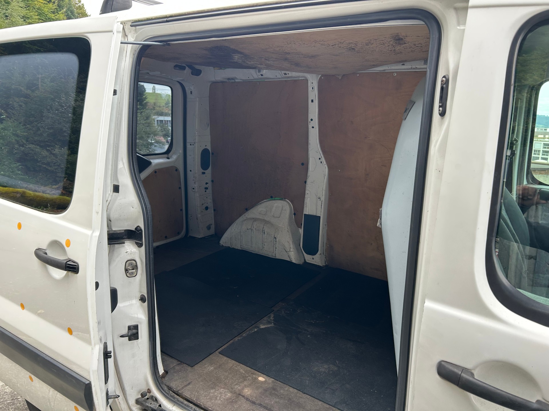 PEUGEOT Expert 2.0 HDi 229 L2H1-image-8