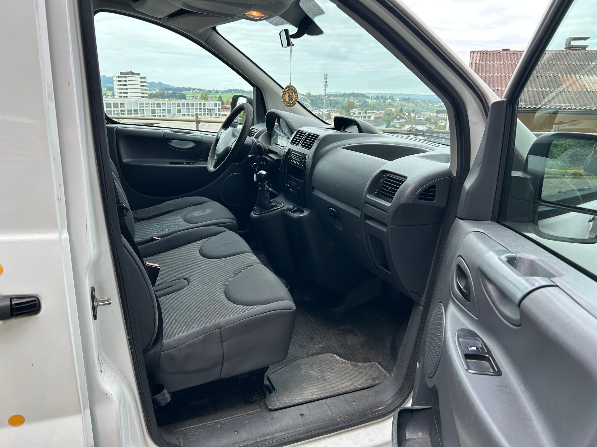 PEUGEOT Expert 2.0 HDi 229 L2H1-image-10