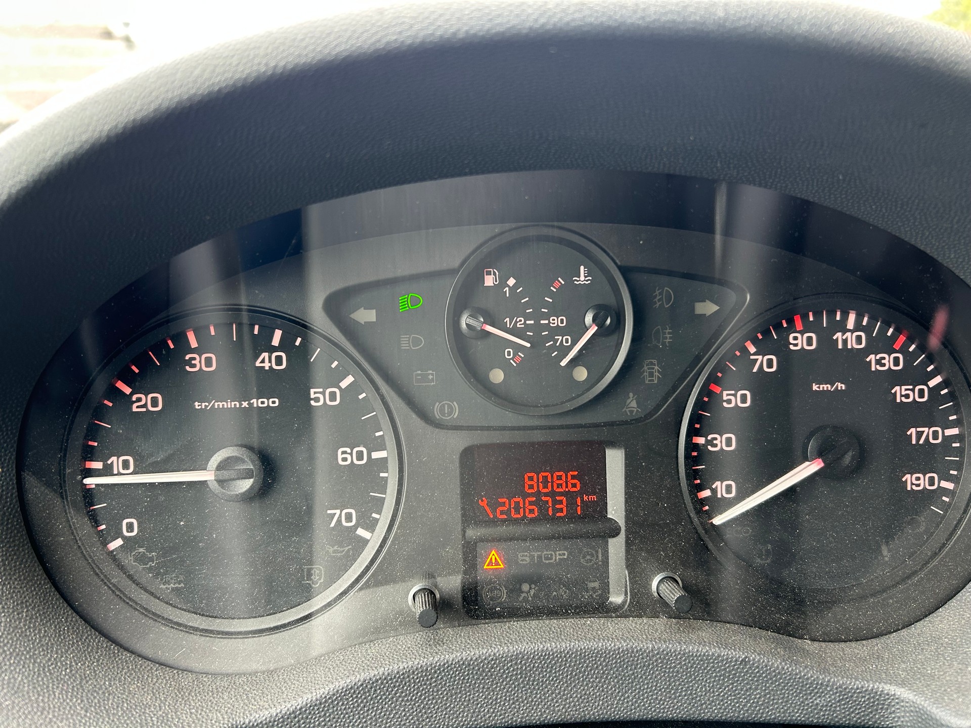 PEUGEOT Expert 2.0 HDi 229 L2H1-image-11