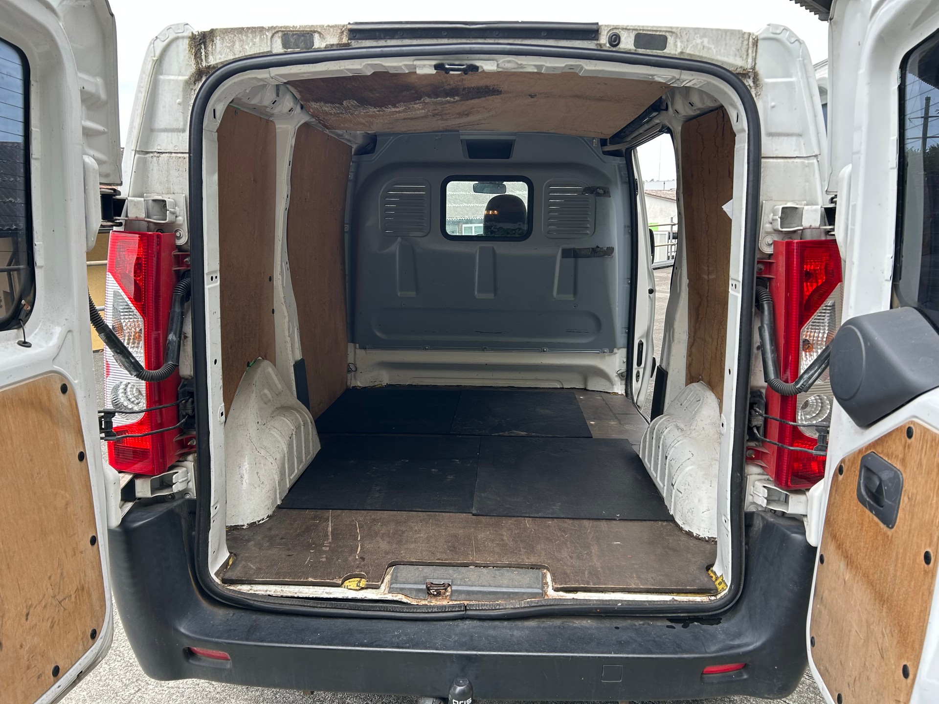 PEUGEOT Expert 2.0 HDi 229 L2H1-image-7