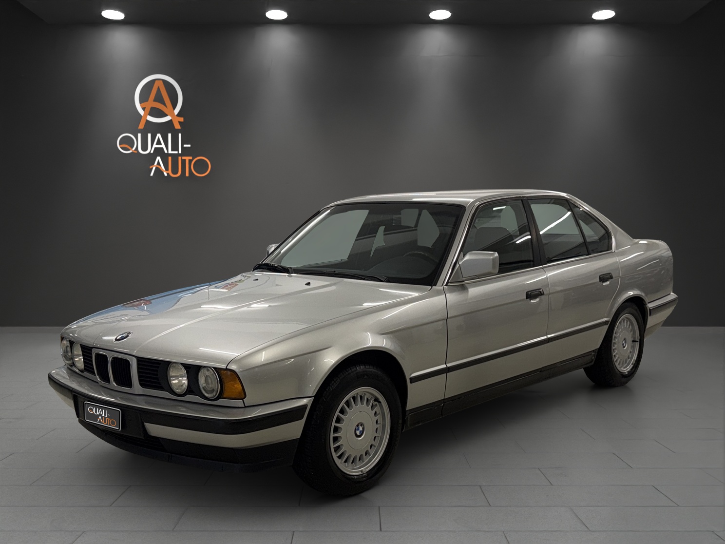 BMW 525i 24V A-showroom-element-2