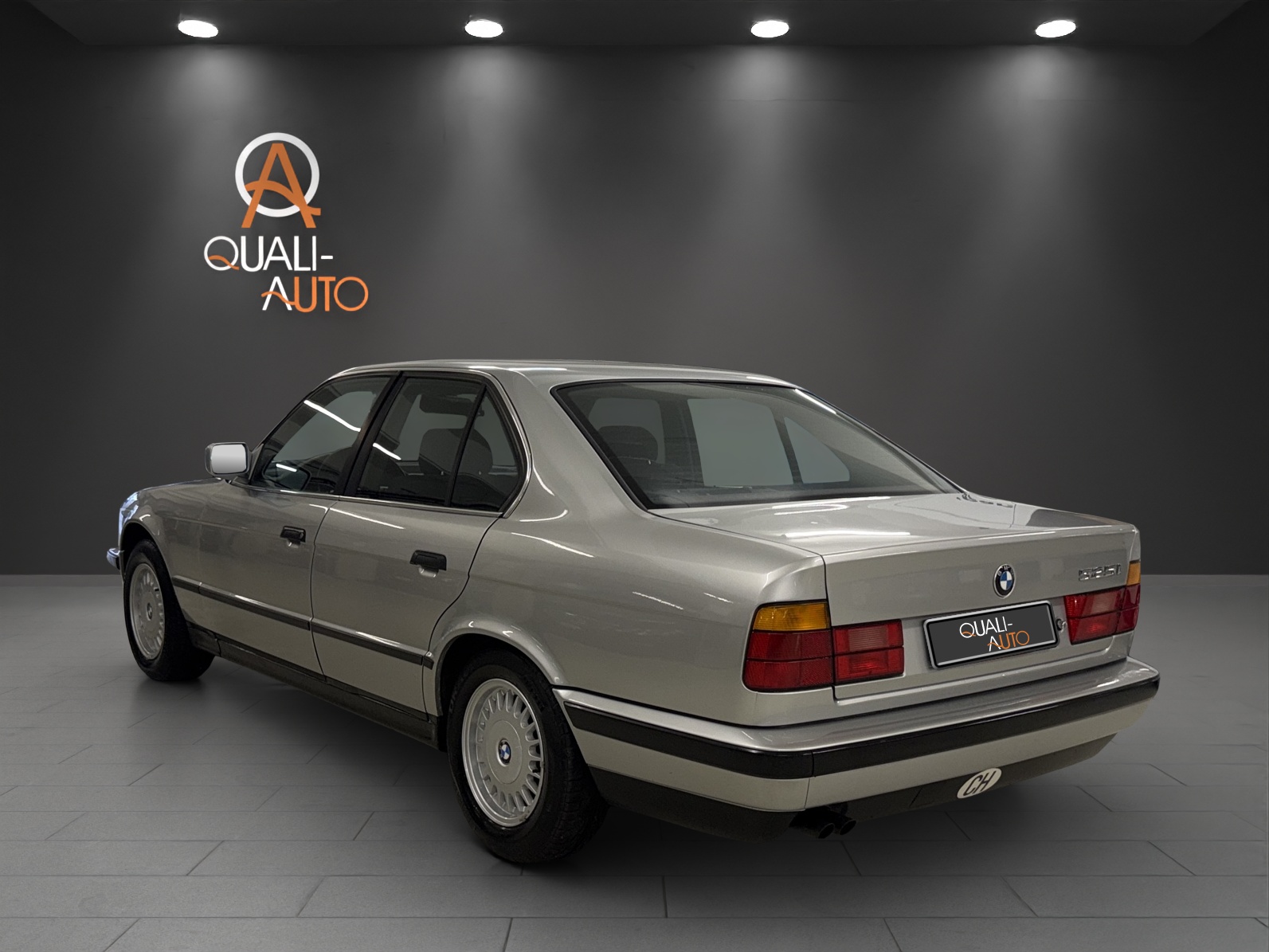 BMW 525i 24V A-showroom-element-3