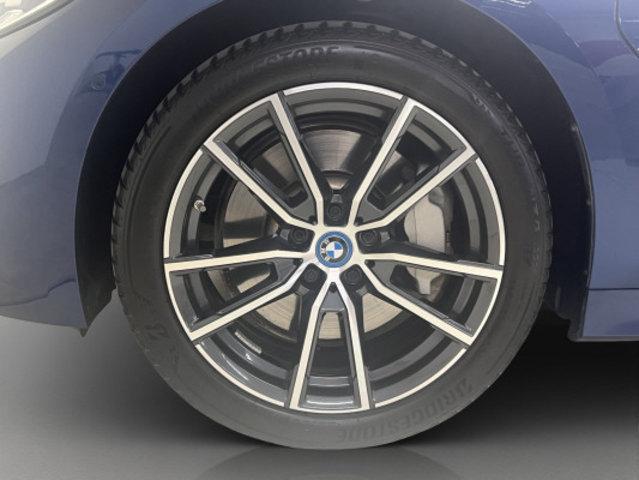BMW 3er Reihe G20 330e SAG-image-12