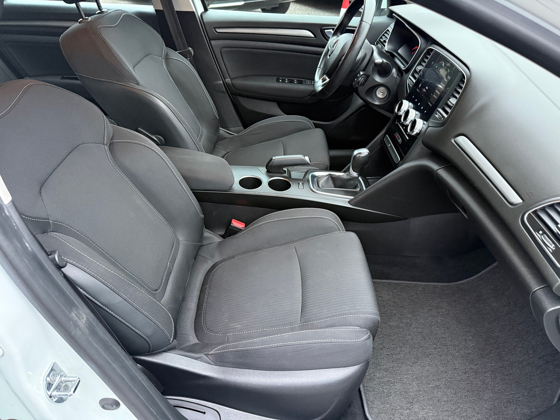 RENAULT Mégane Grandtour 1.5 dCi Business EDC-image-10