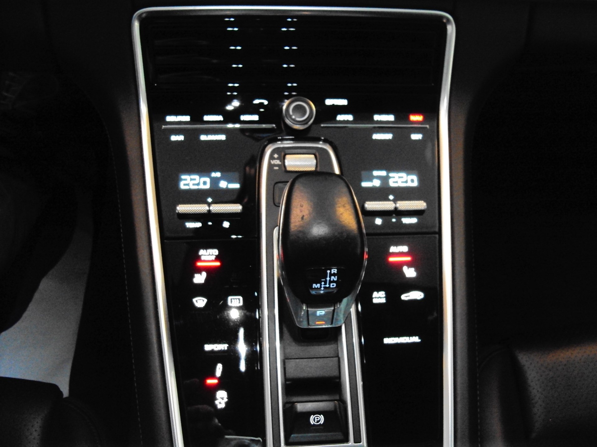 PORSCHE Panamera 4 PDK-image-9