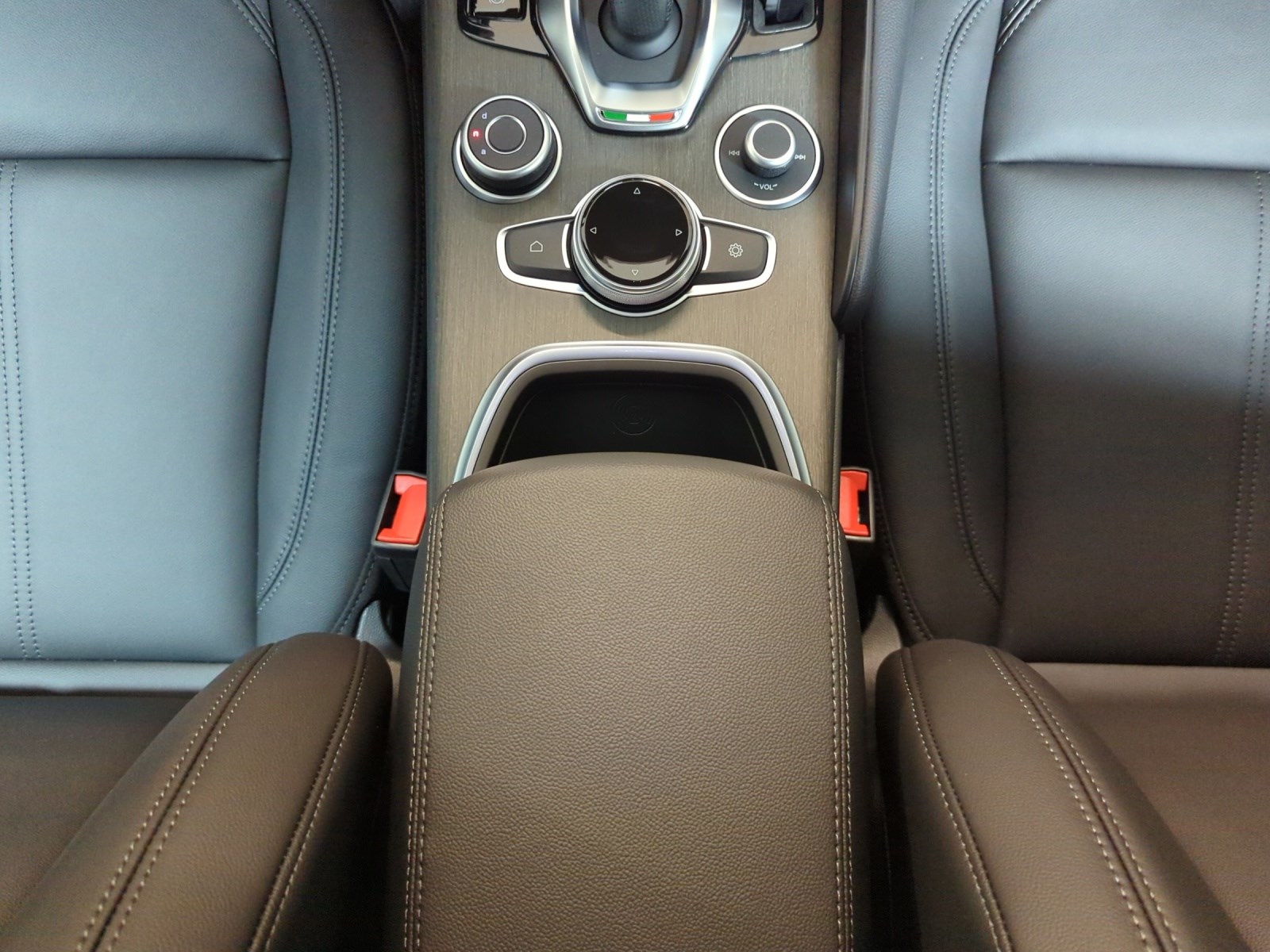 ALFA ROMEO Giulia 2.0 Ti Q4 AT8-image-9