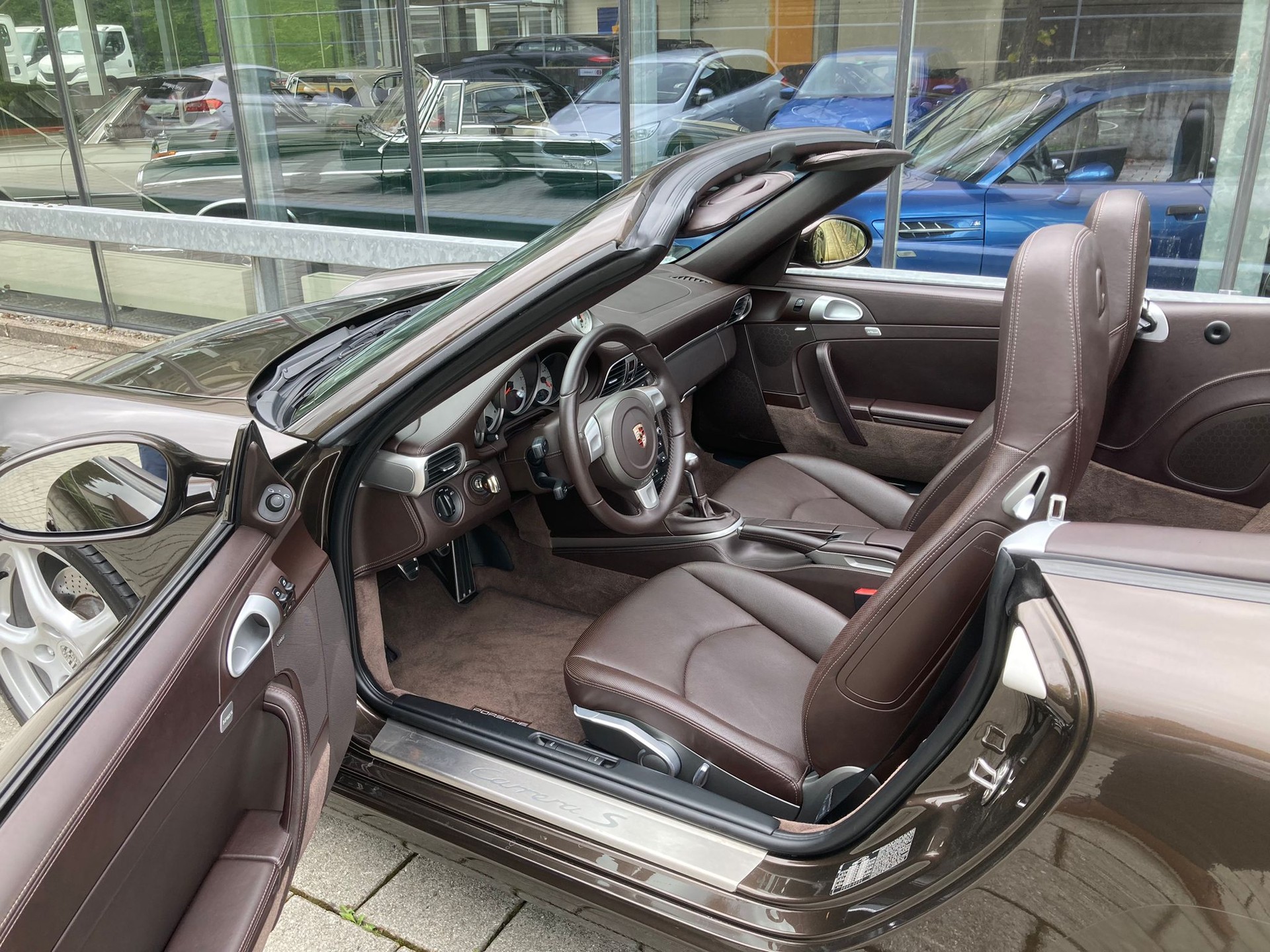 PORSCHE 911 Cabrio Carrera S-image-8