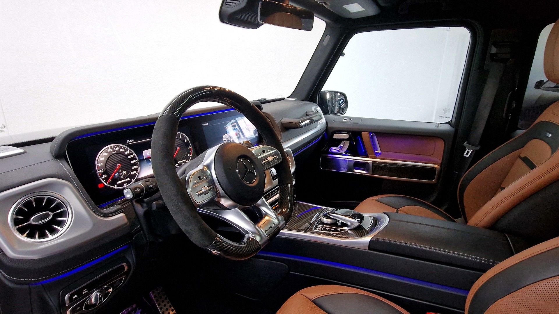 MERCEDES-BENZ G 63 AMG-image-9