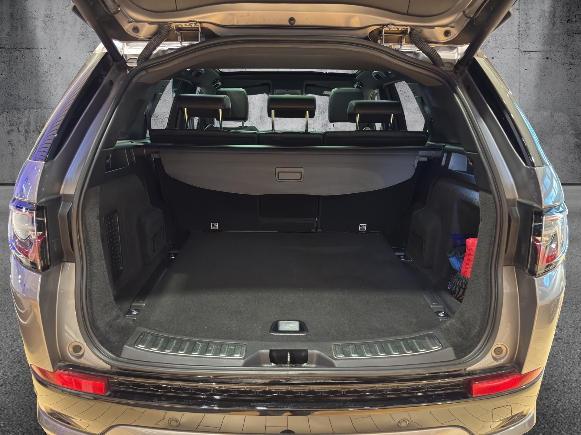 LAND ROVER Discovery Sport R Dyn P200 2.0 Si4 MHEV HSE AT9-image-15