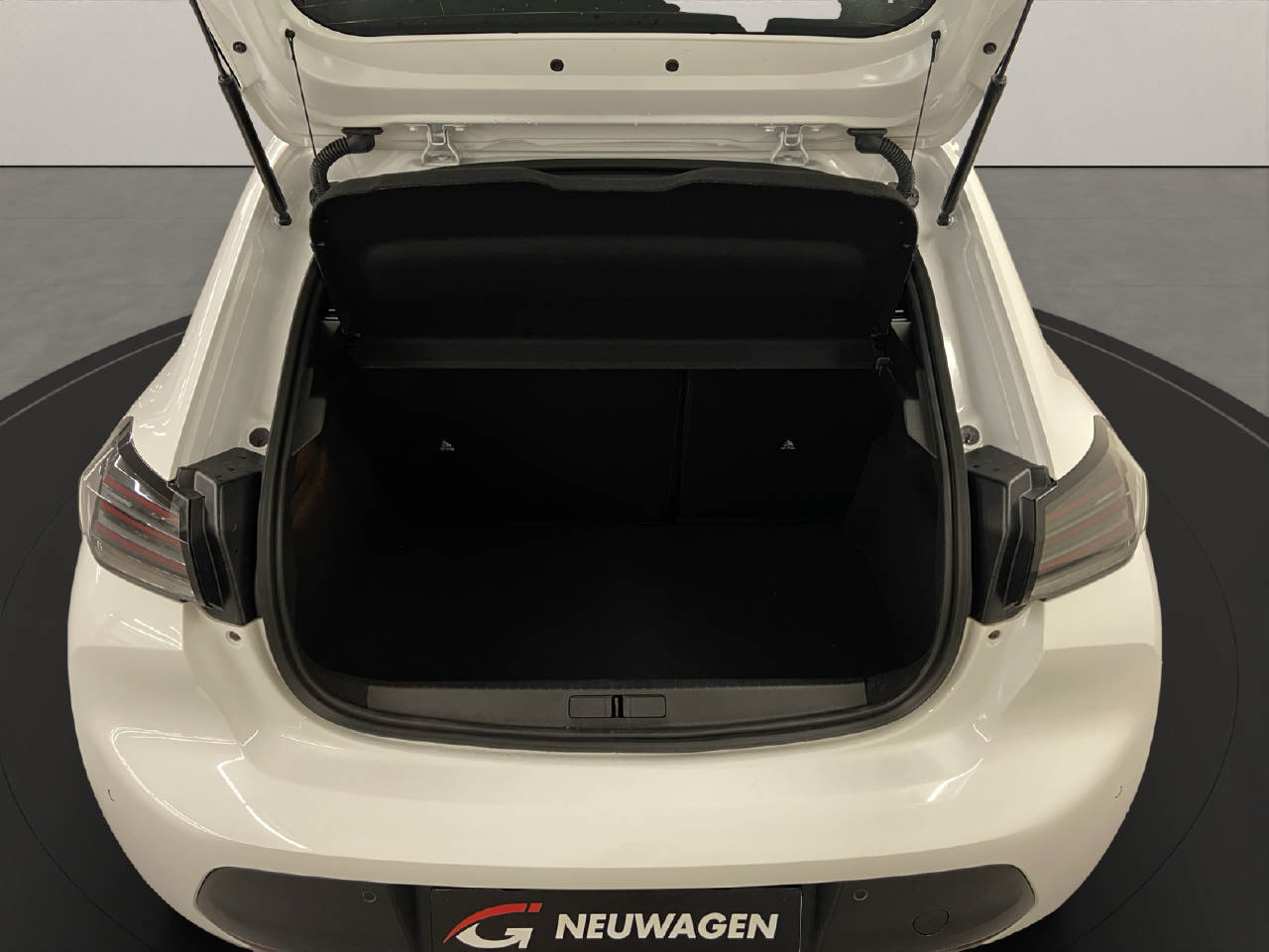 PEUGEOT 208 1.2 Hybrid GT - Sport Style-image-14