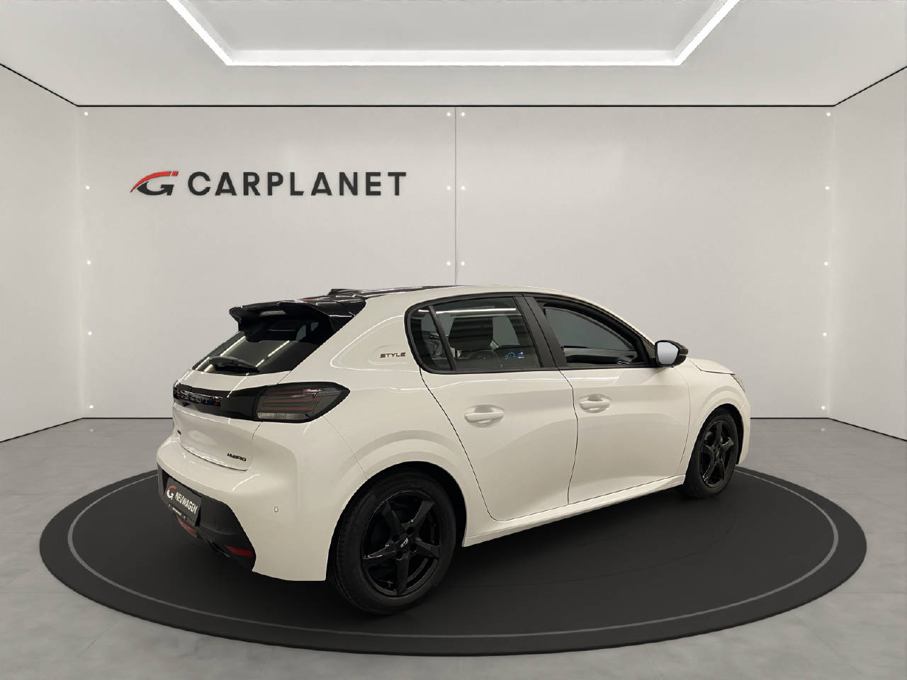PEUGEOT 208 1.2 Hybrid GT - Sport Style-image-3