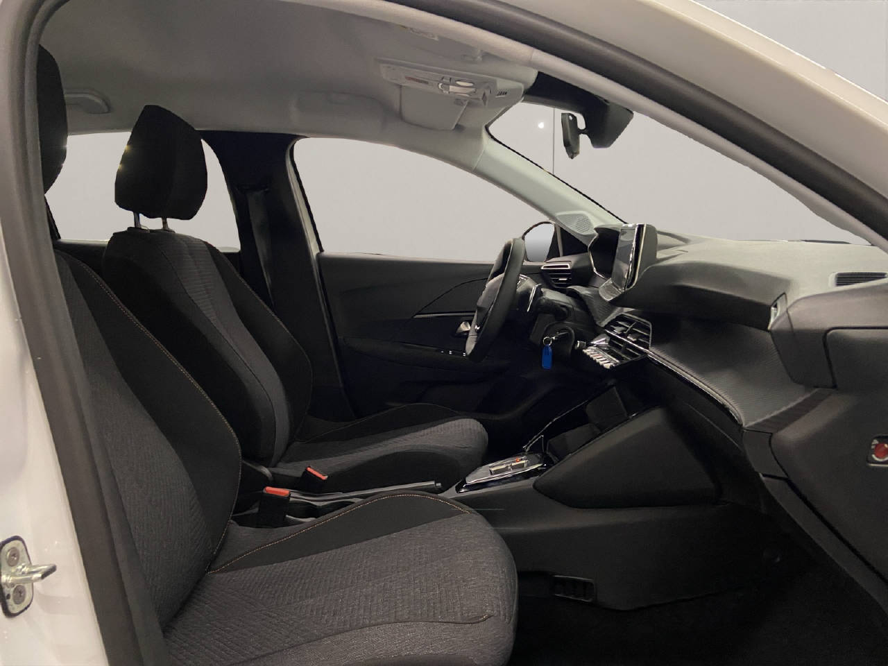 PEUGEOT 208 1.2 Hybrid GT - Sport Style-image-12