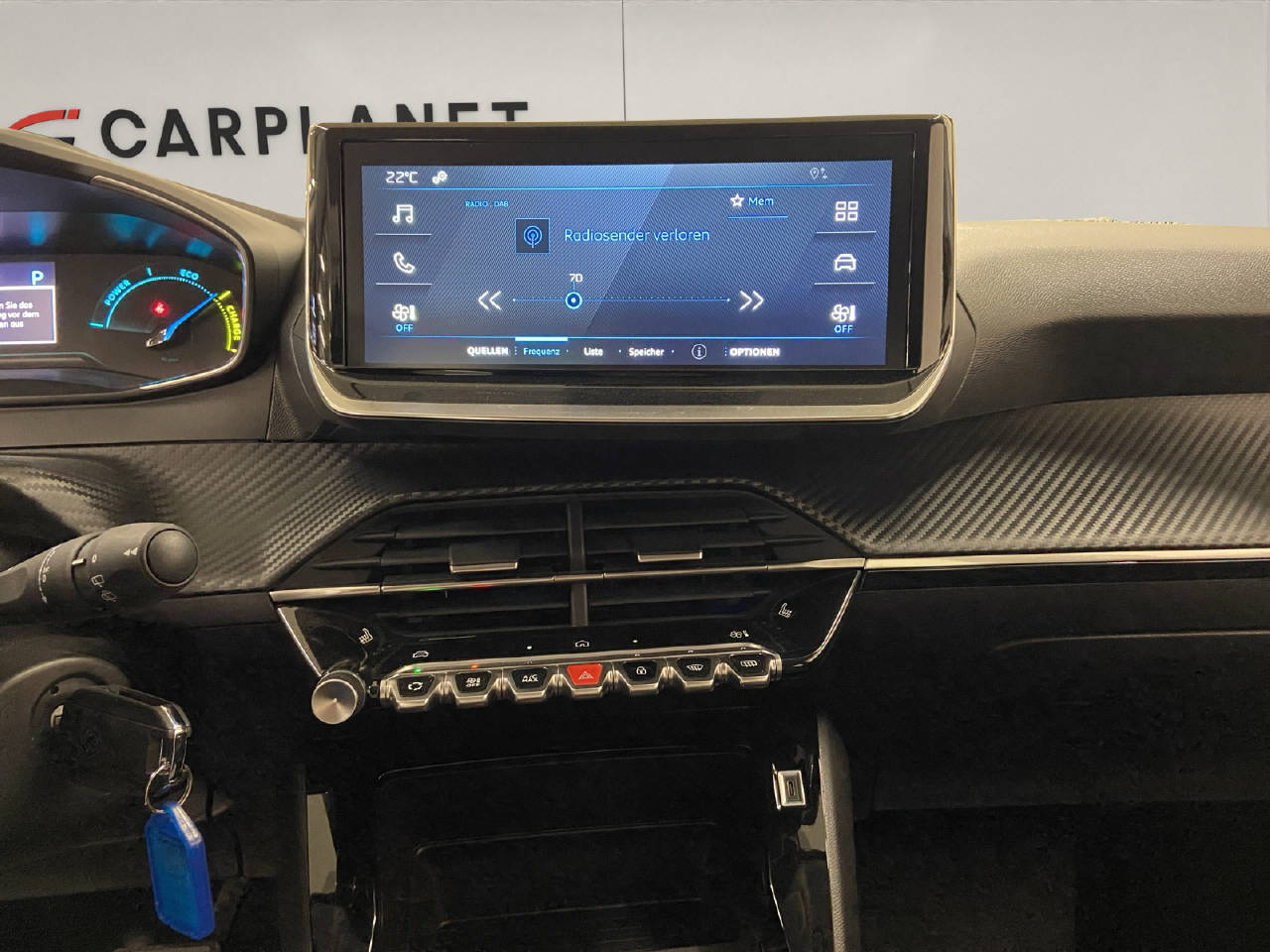 PEUGEOT 208 1.2 Hybrid GT - Sport Style-image-8