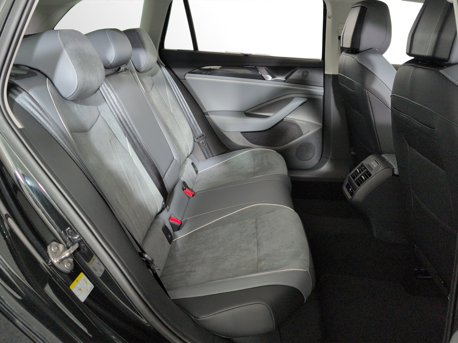 VW Passat Variant 1.5 TSI evo2 Plug-In- Hybrid Business DSG-image-8