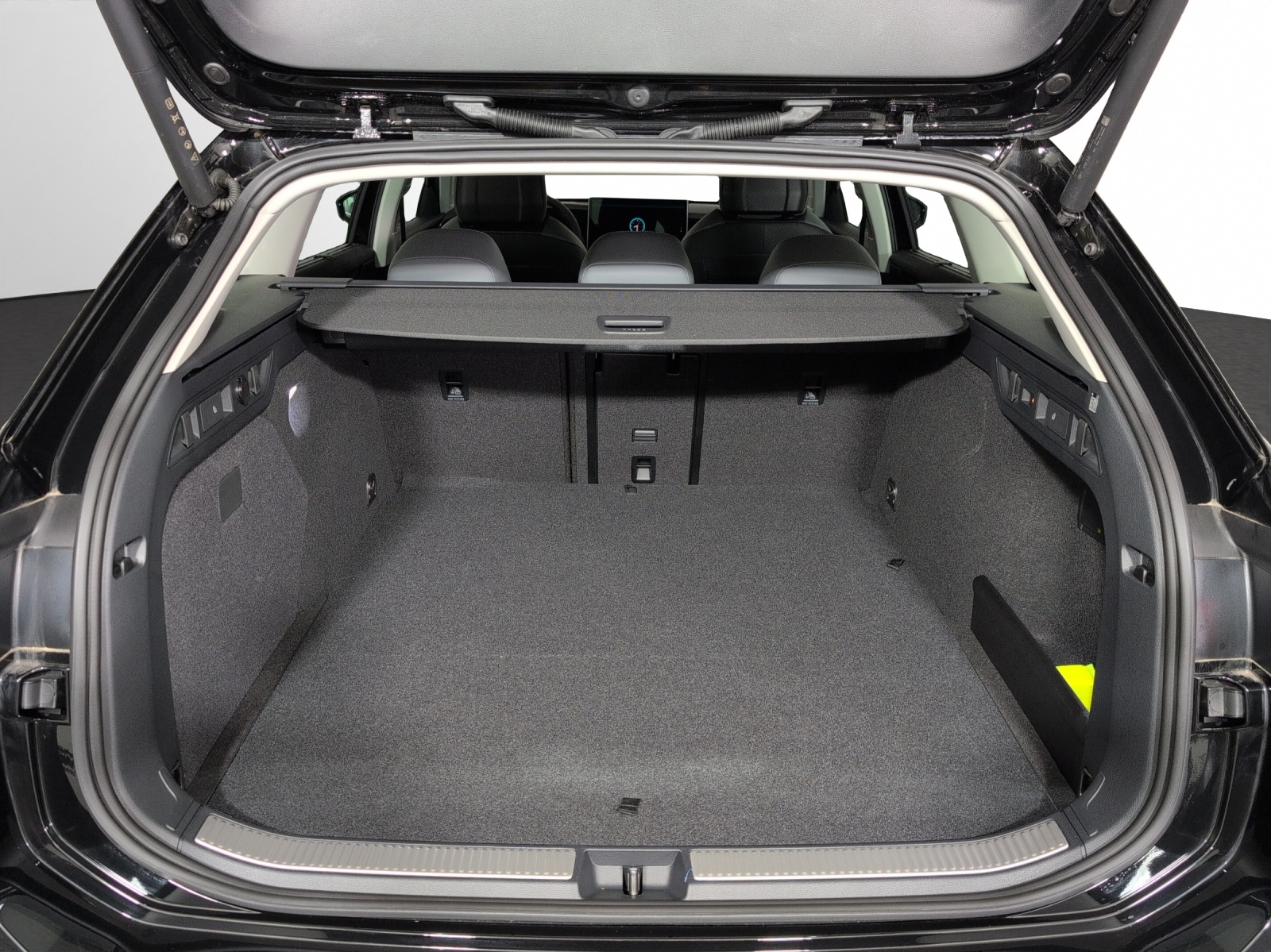 VW Passat Variant 1.5 TSI evo2 Plug-In- Hybrid Business DSG-image-15