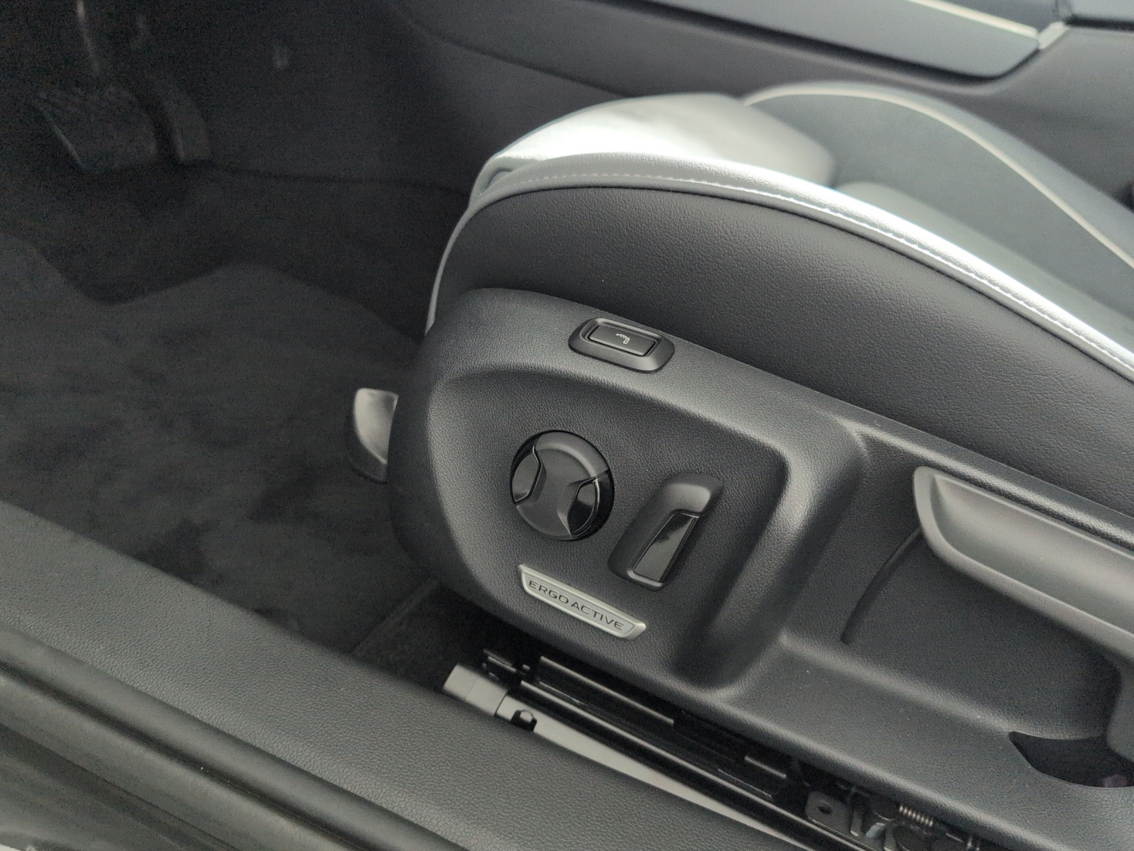 VW Passat Variant 1.5 TSI evo2 Plug-In- Hybrid Business DSG-image-14