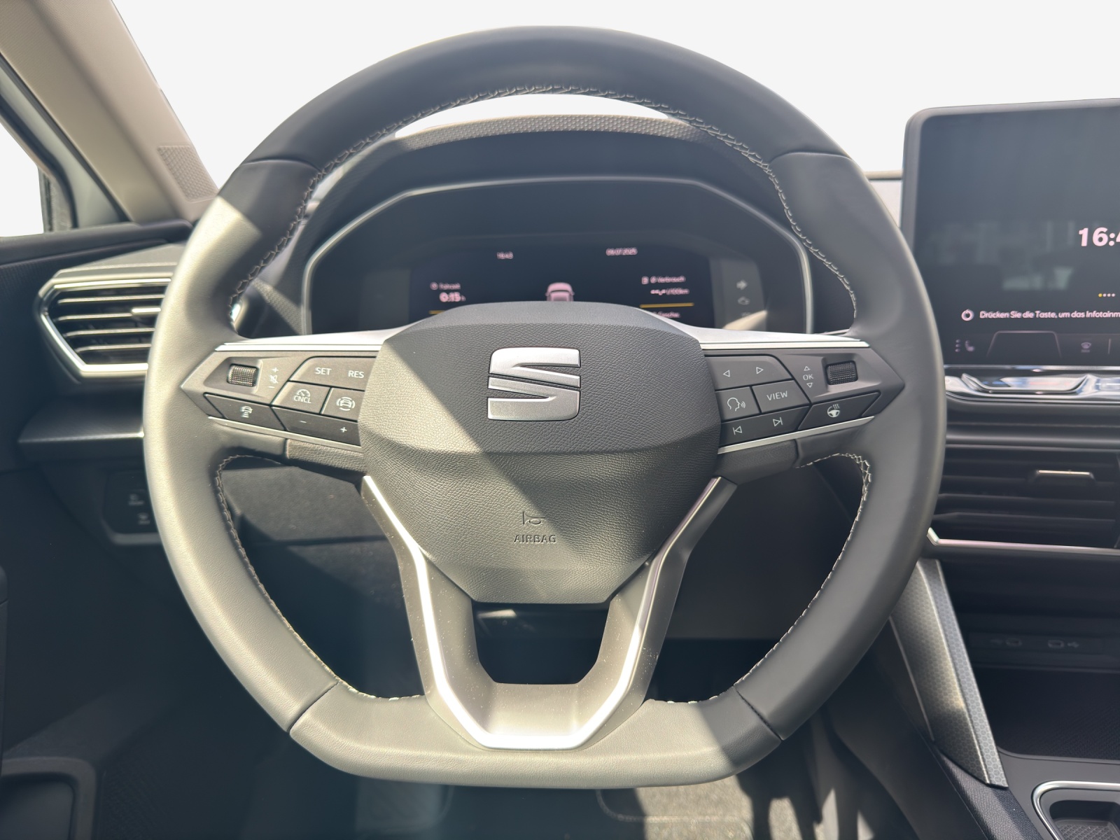 SEAT Leon 1.5 eTSI mHEV DSG Go-image-9