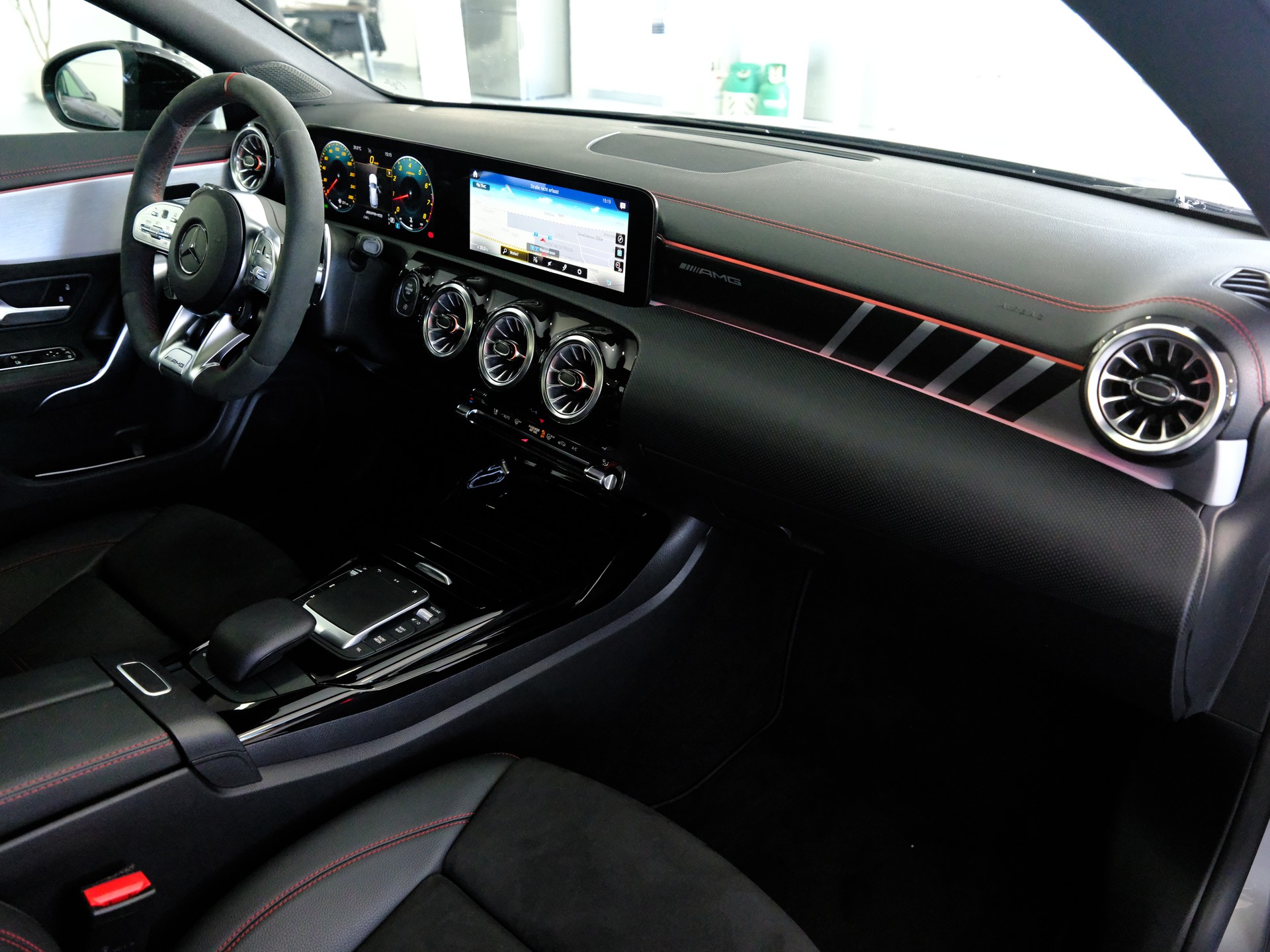 MERCEDES-BENZ CLA Shooting Brake 35 AMG 4Matic 7G-DCT-image-17
