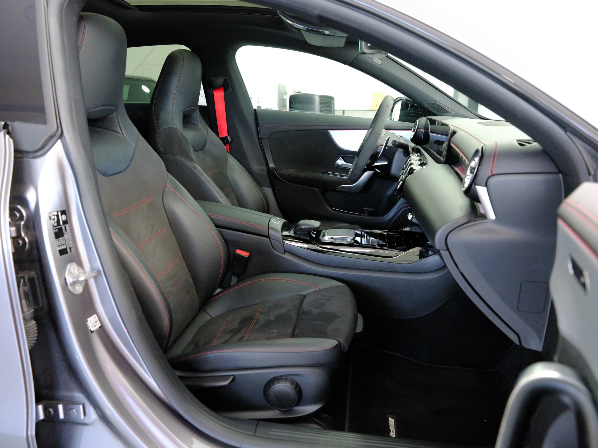 MERCEDES-BENZ CLA Shooting Brake 35 AMG 4Matic 7G-DCT-image-18