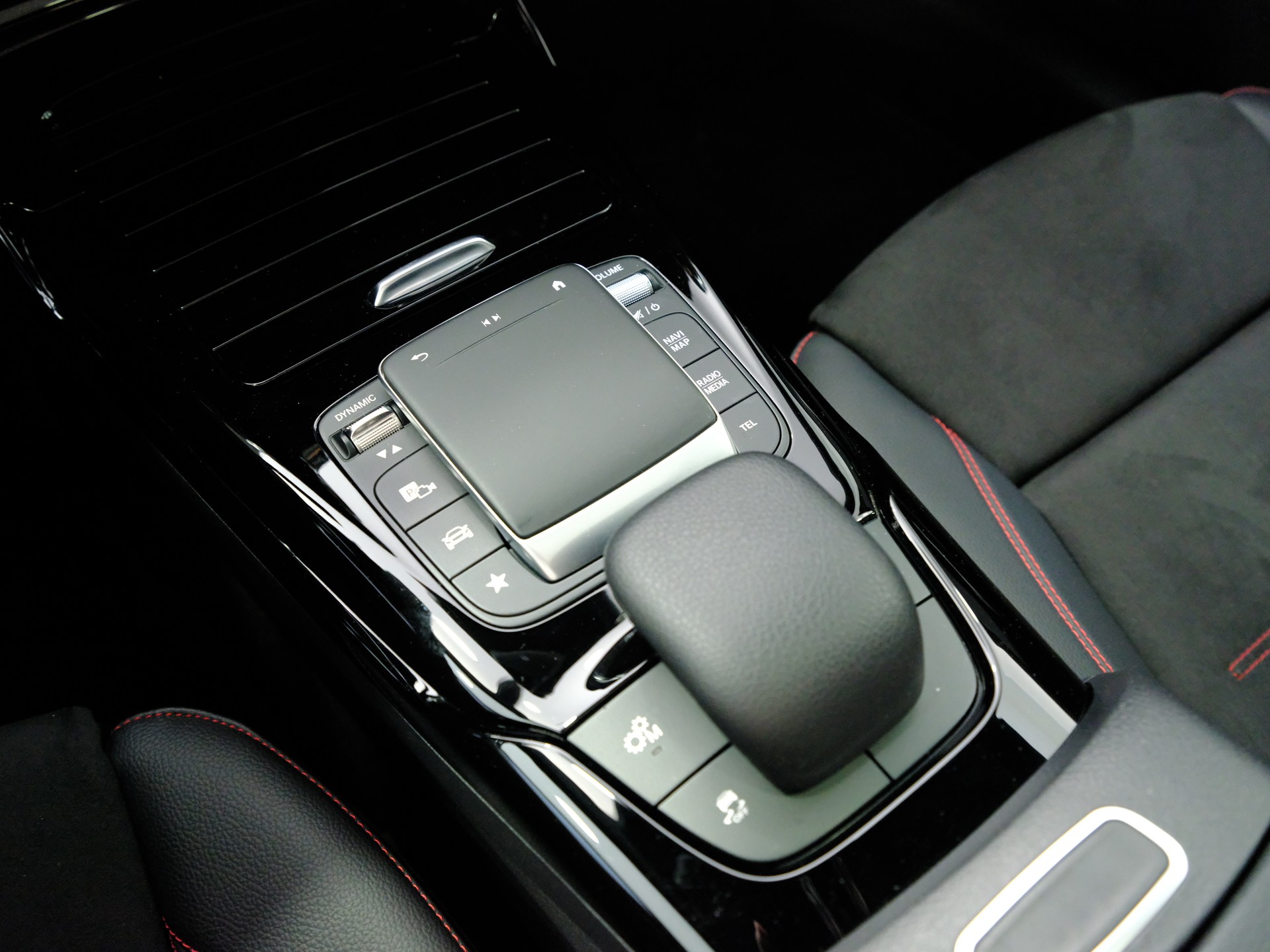 MERCEDES-BENZ CLA Shooting Brake 35 AMG 4Matic 7G-DCT-image-16