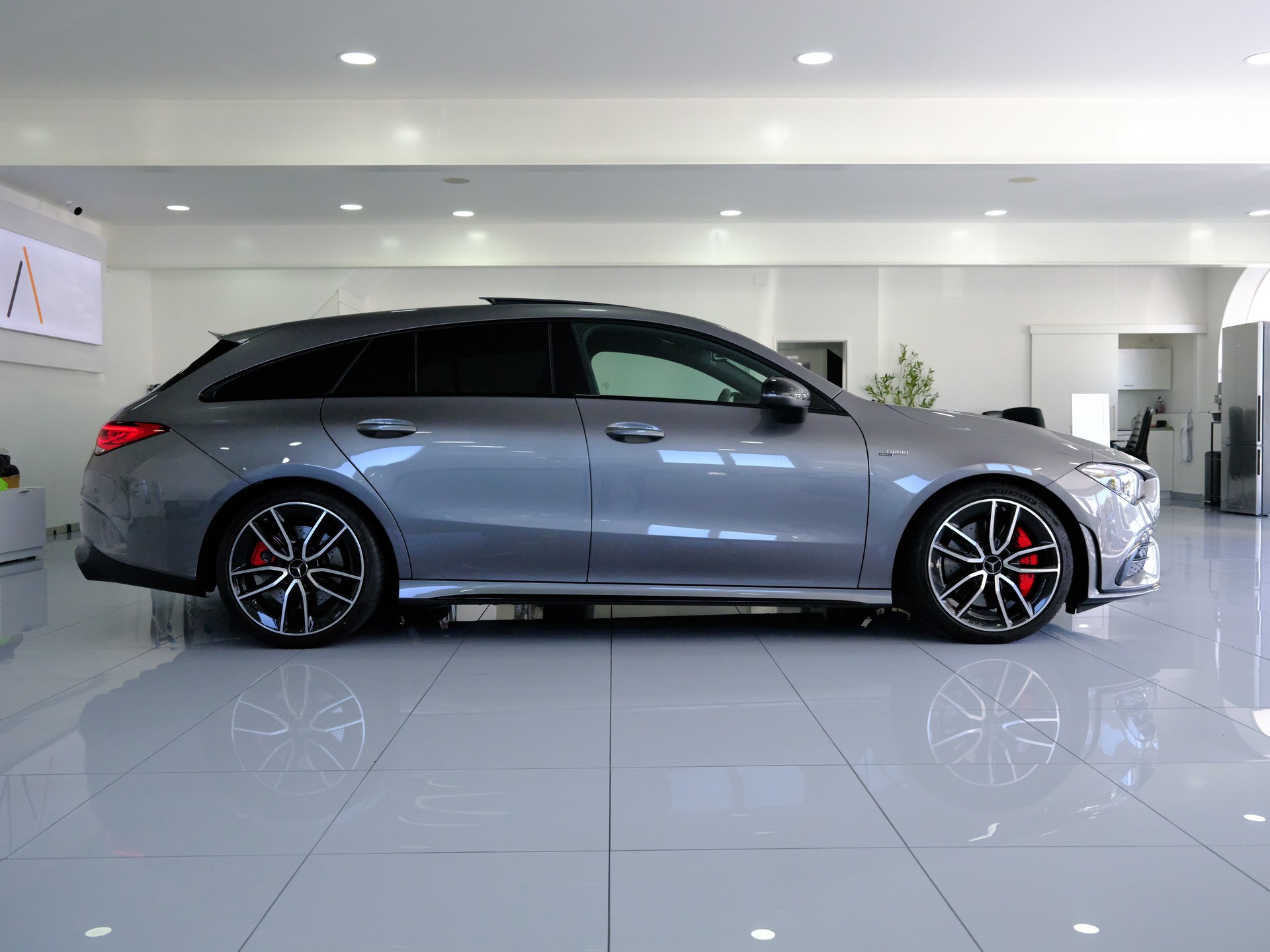 MERCEDES-BENZ CLA Shooting Brake 35 AMG 4Matic 7G-DCT-image-7
