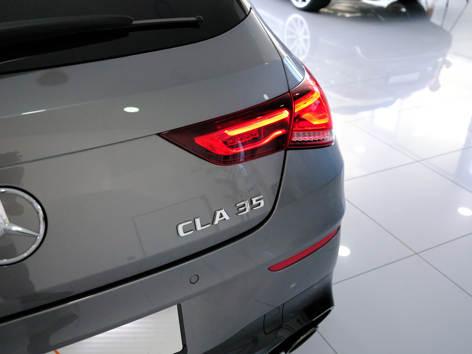 MERCEDES-BENZ CLA Shooting Brake 35 AMG 4Matic 7G-DCT-image-8