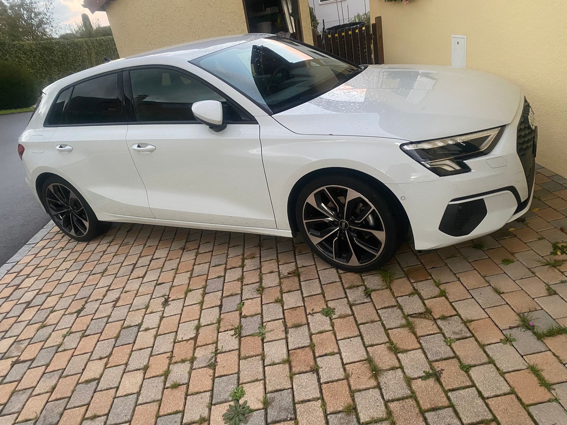 AUDI A3 Sportback 35 TFSI S line Attraction S-tronic-image-0