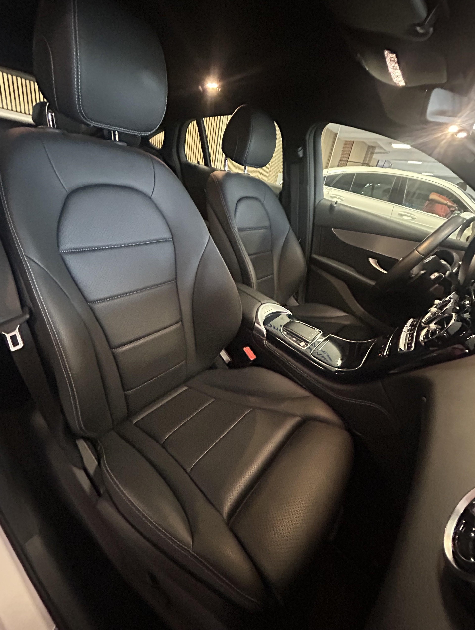MERCEDES-BENZ GLC 300 d 4m Coupé-image-14