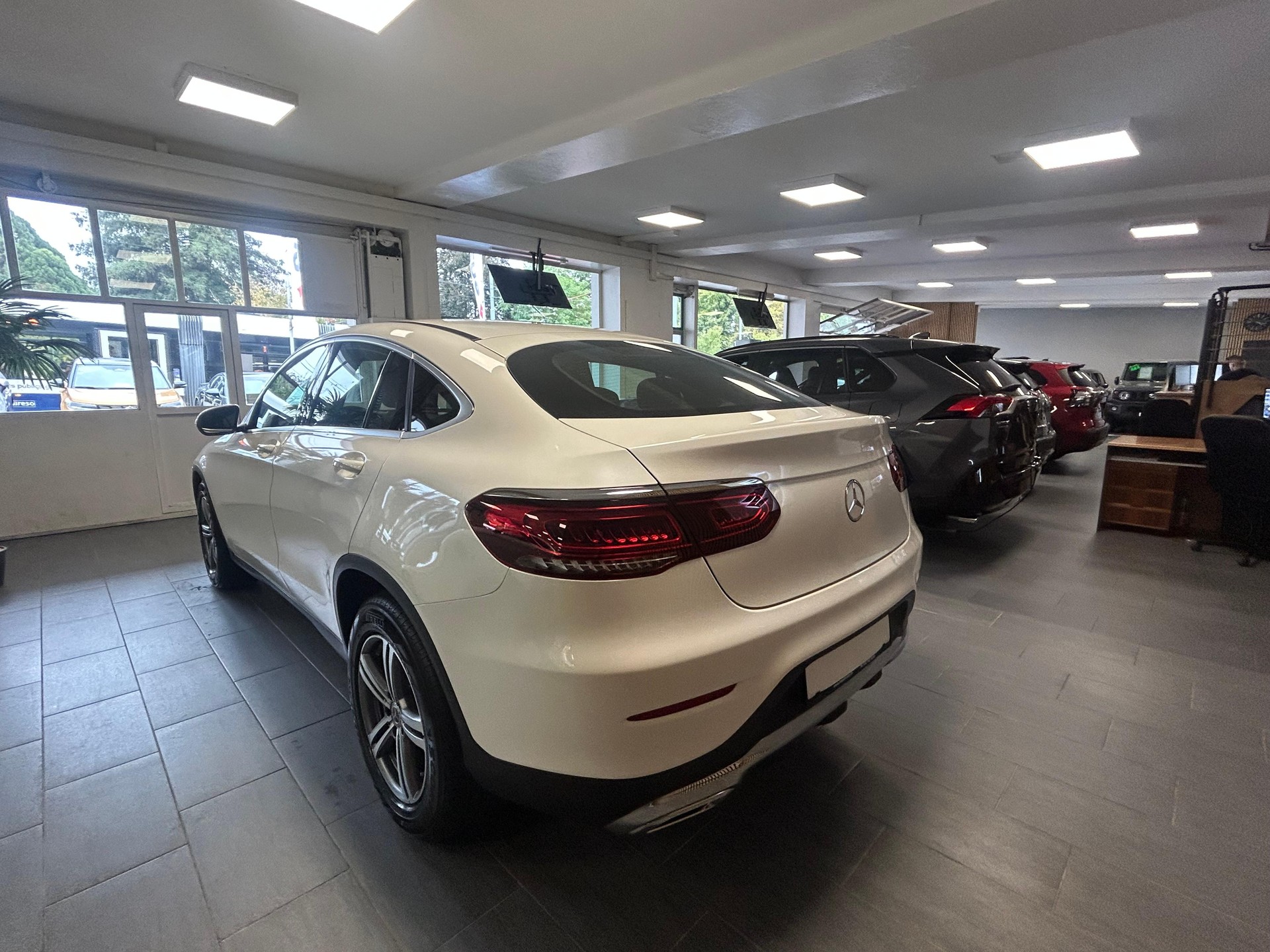 MERCEDES-BENZ GLC 300 d 4m Coupé-image-5