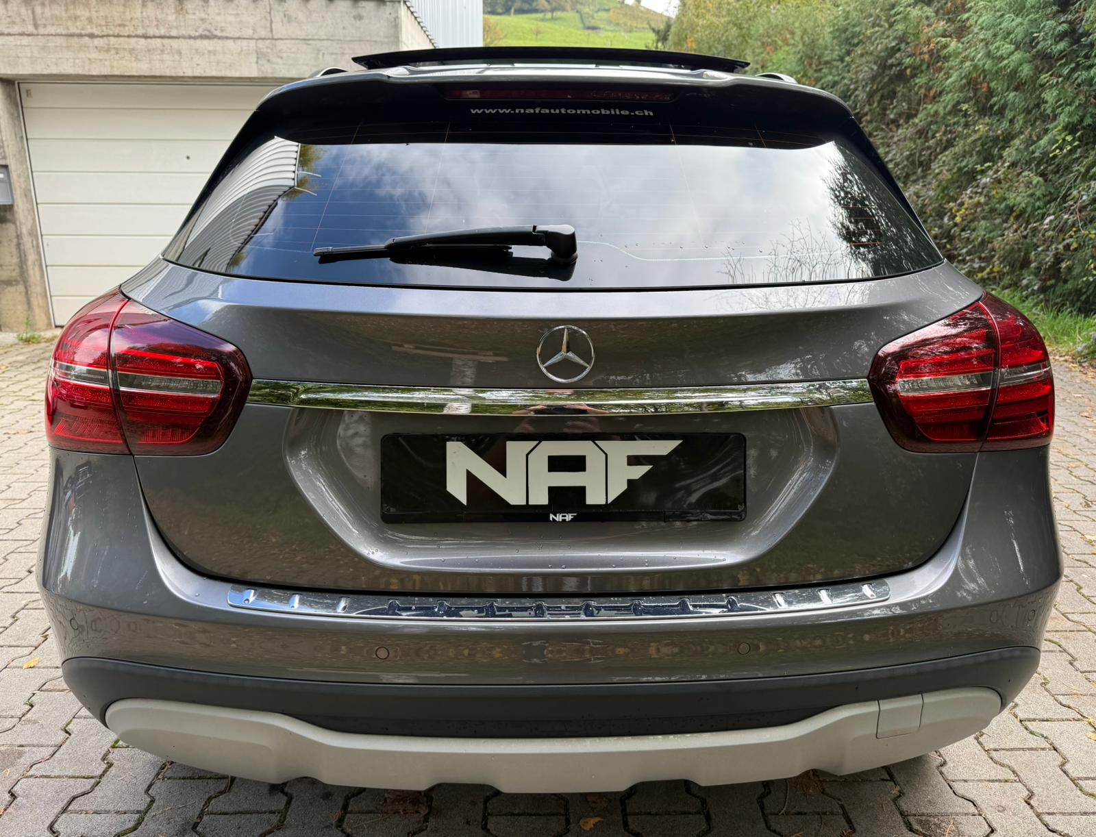 MERCEDES-BENZ GLA 200 d Swiss Star Edition Style 4Matic 7G-DCT-image-3