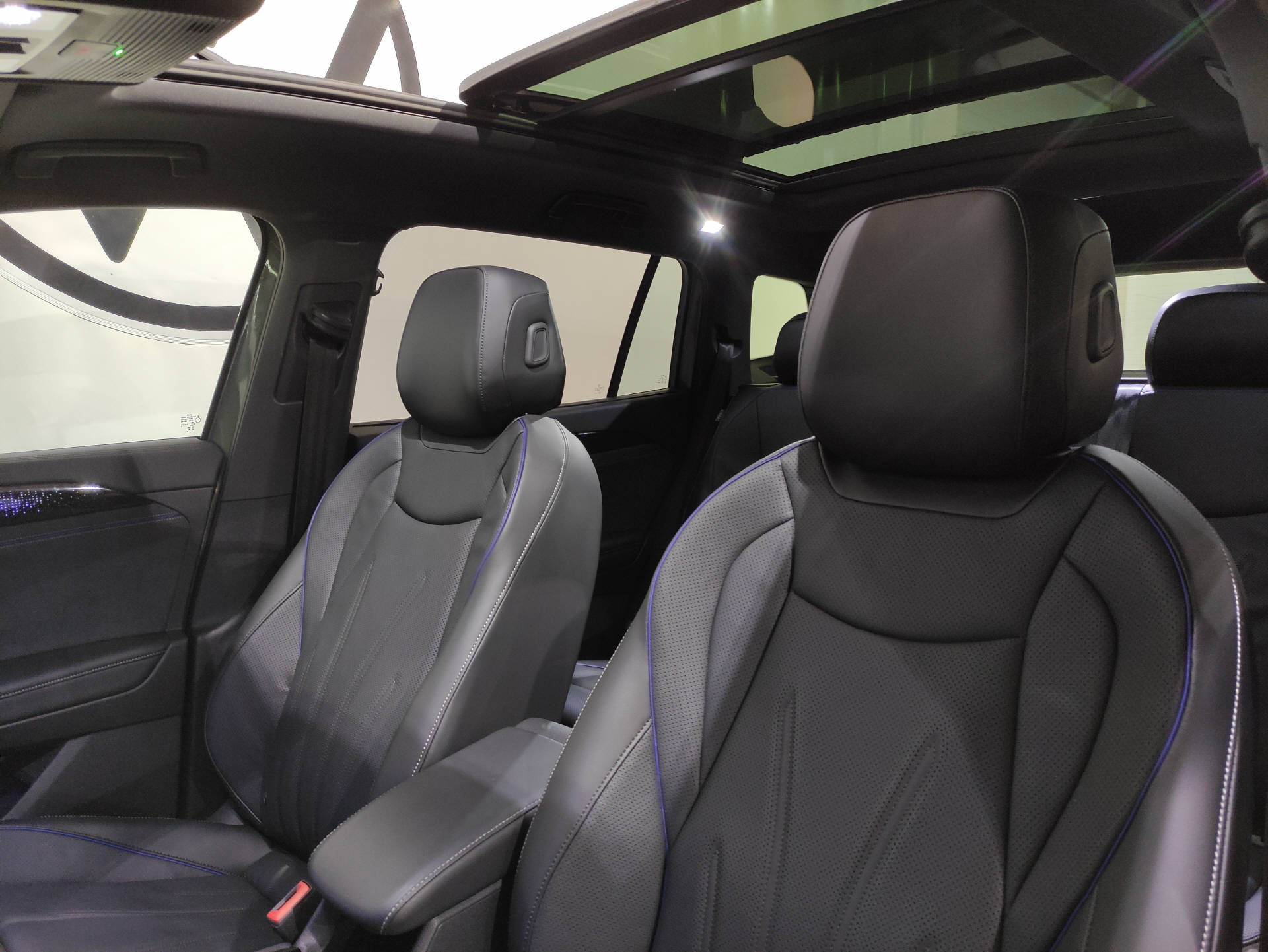 VW Tayron 2.0 TSI R-Line Black-Style DSG 4motion-image-4