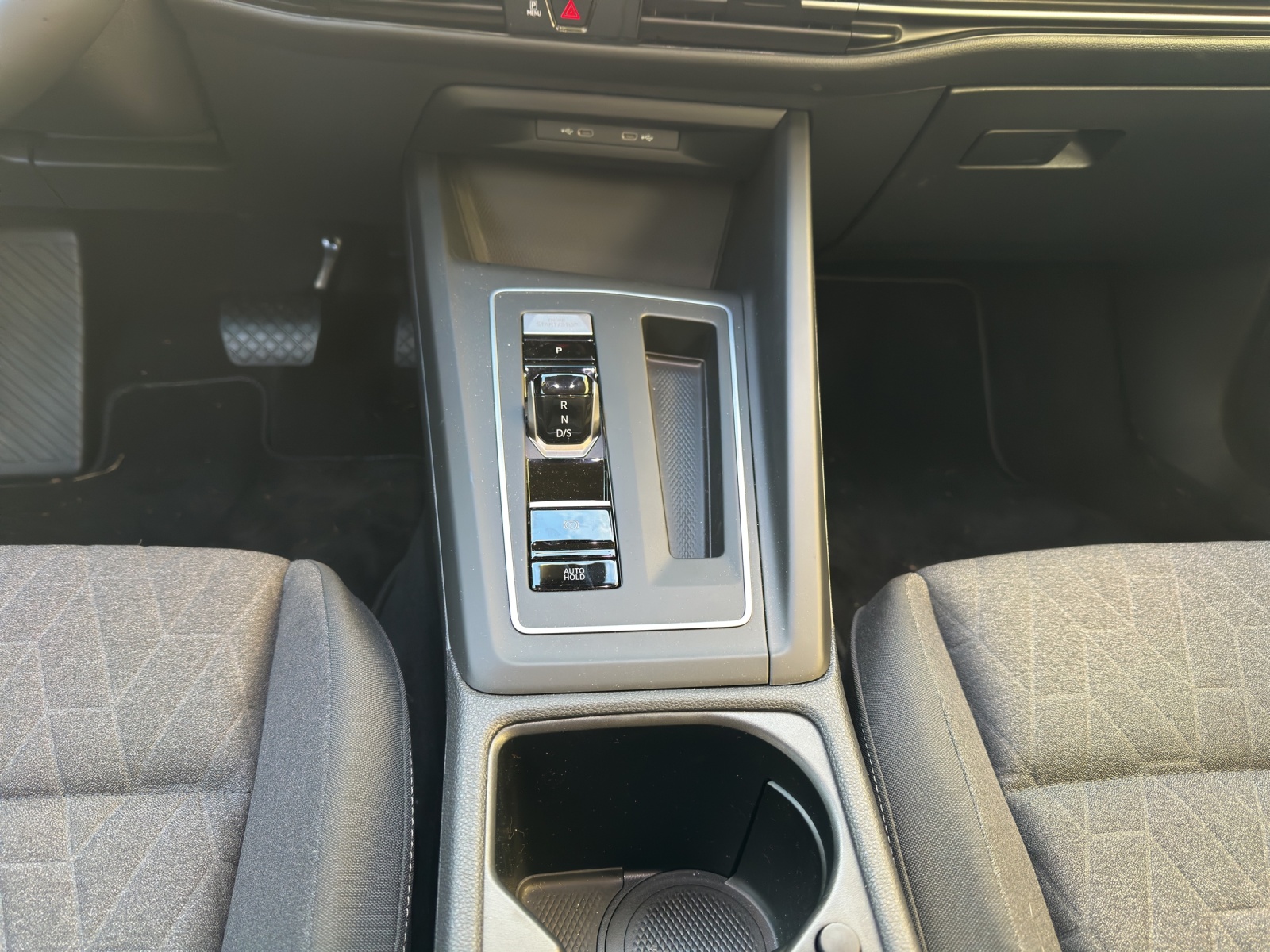 VW Golf Variant 1.5 eTSI mHEV Life DSG-image-8
