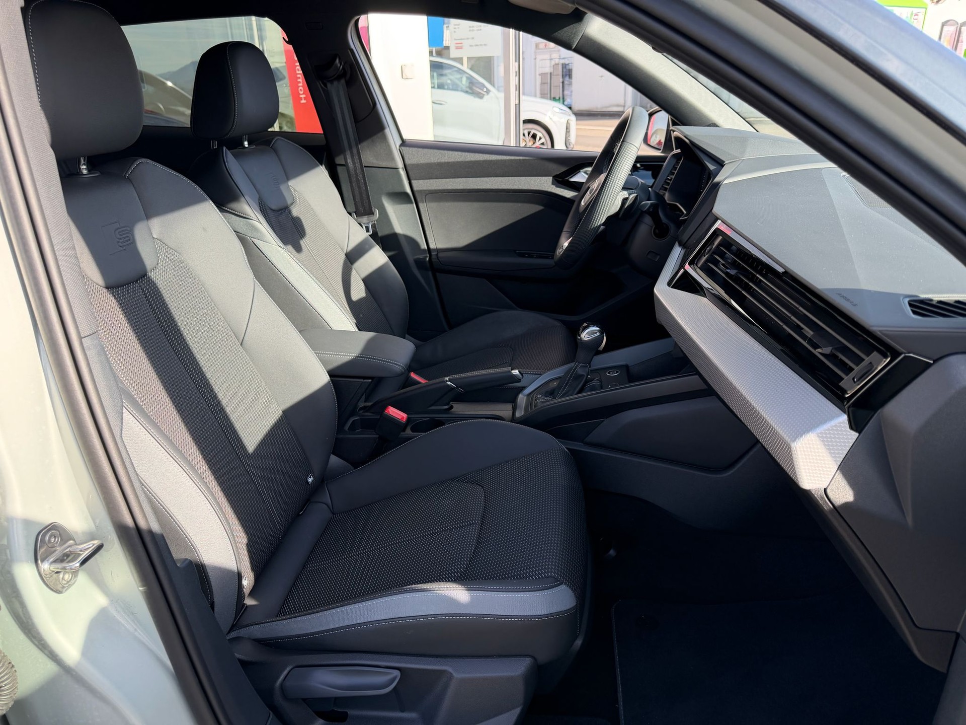 AUDI A1 Sportback 40 TFSI S Line S-tronic-image-10