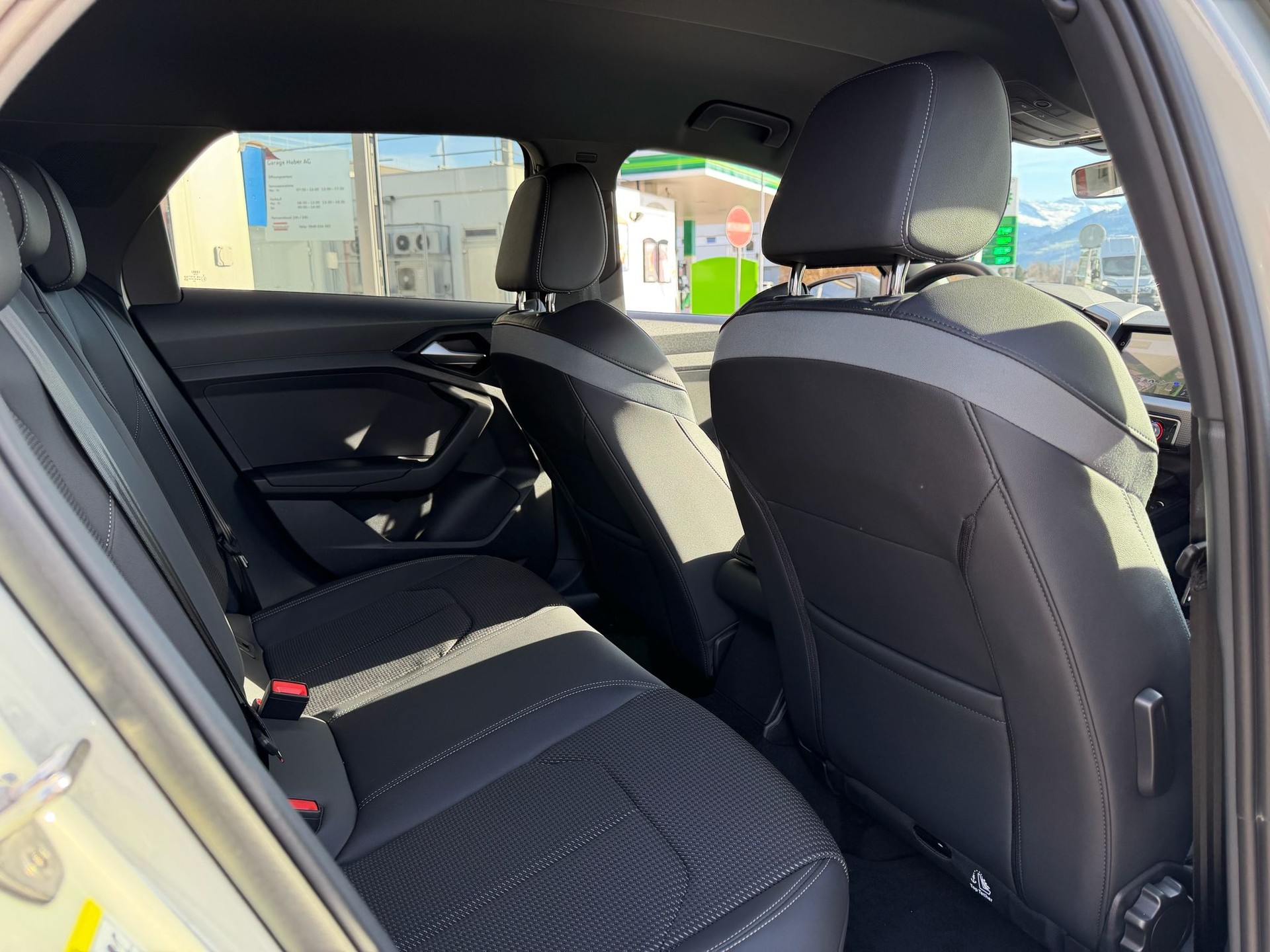 AUDI A1 Sportback 40 TFSI S Line S-tronic-image-9